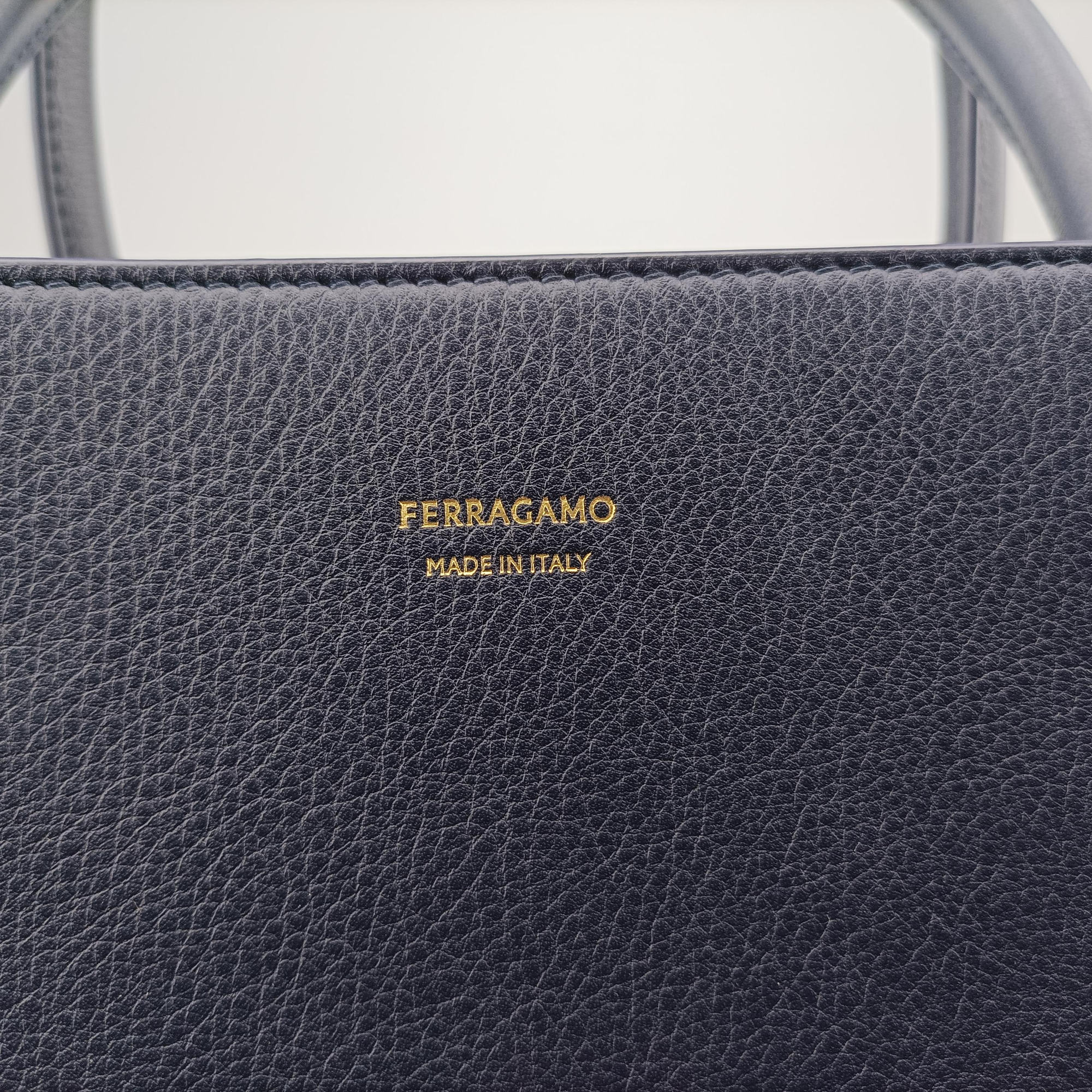 Pre-owned Ferragamo hug Navy leather  shoulderbag | stylenewstar