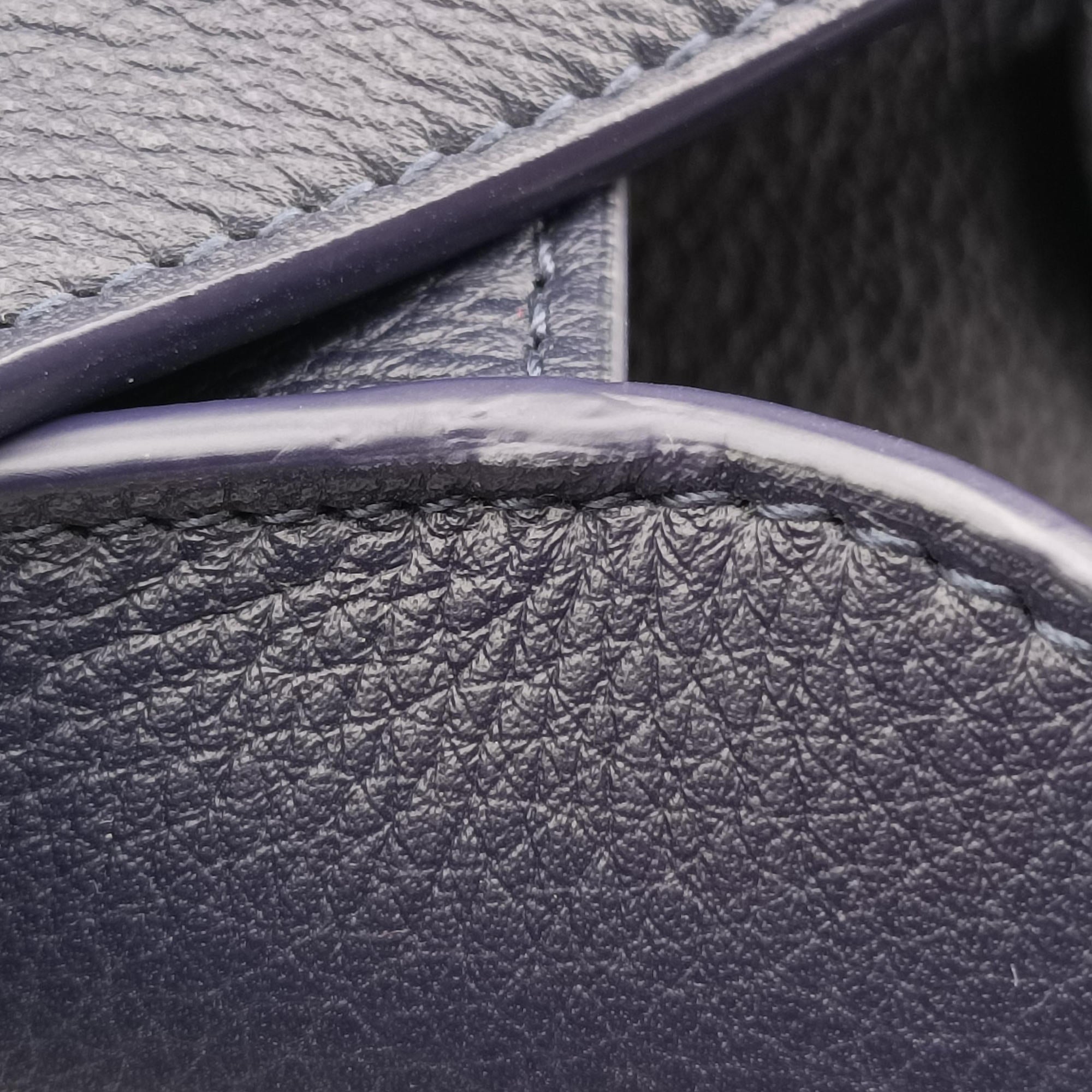 Pre-owned Ferragamo hug Navy leather  shoulderbag | stylenewstar