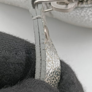 Secondhand Yves Saint Laurent Lou camera Silver Leather 527096 shoulderbag | stylenewstar