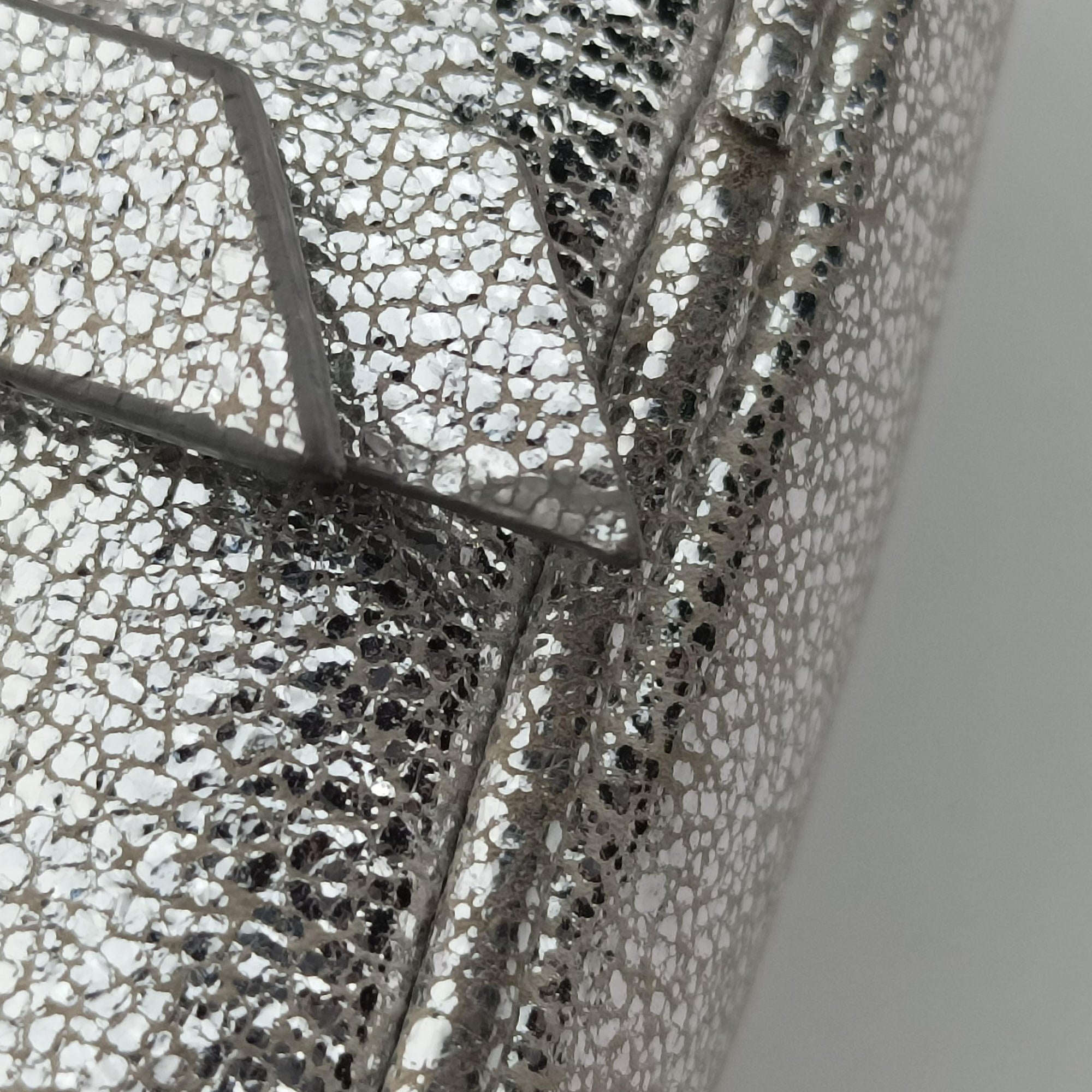 Secondhand Yves Saint Laurent Lou camera Silver Leather 527096 shoulderbag | stylenewstar
