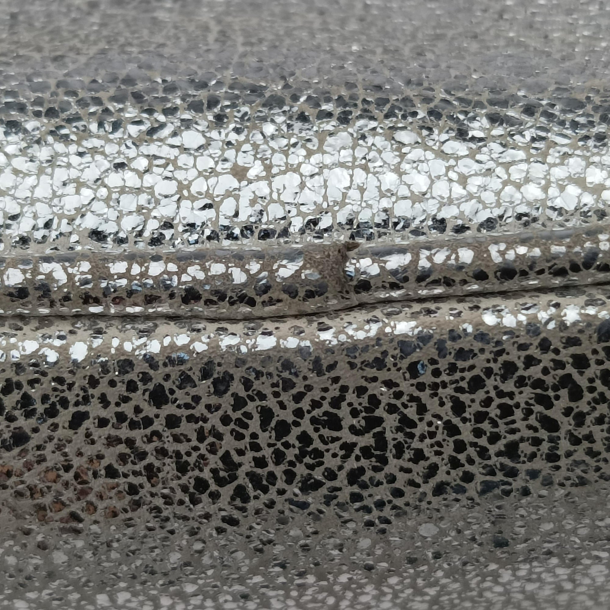 Secondhand Yves Saint Laurent Lou camera Silver Leather 527096 shoulderbag | stylenewstar