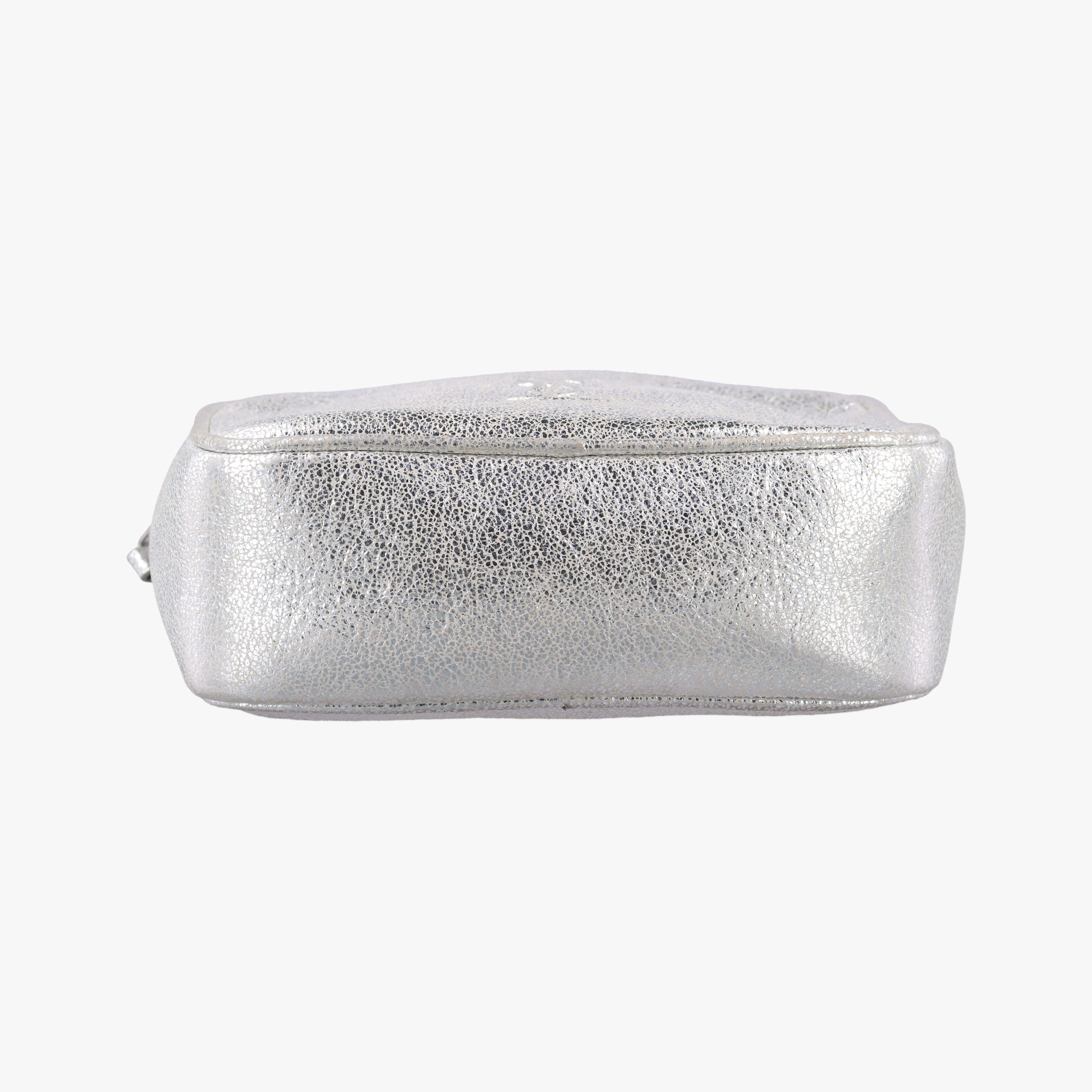 Secondhand Yves Saint Laurent Lou camera Silver Leather 527096 shoulderbag | stylenewstar