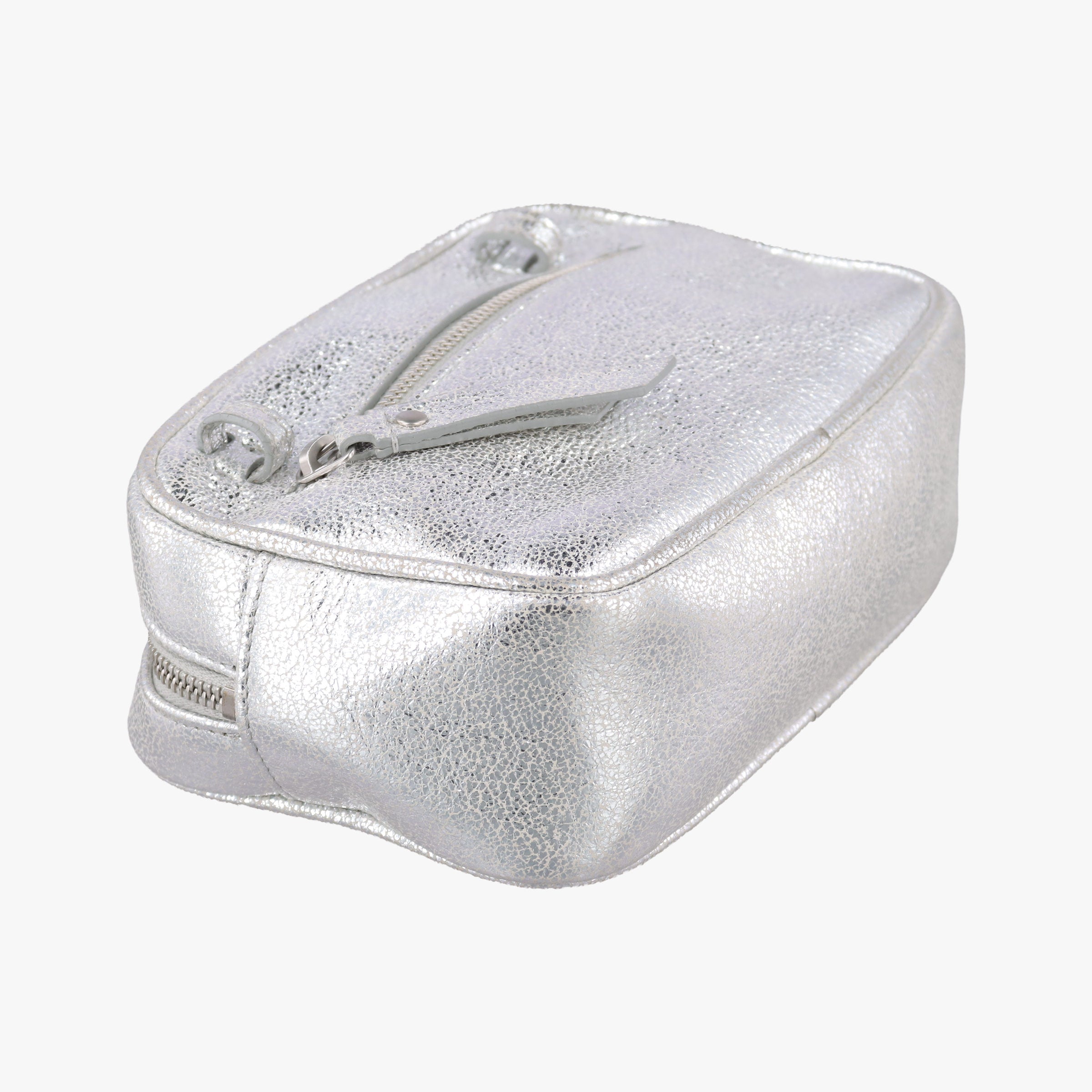 Secondhand Yves Saint Laurent Lou camera Silver Leather 527096 shoulderbag | stylenewstar