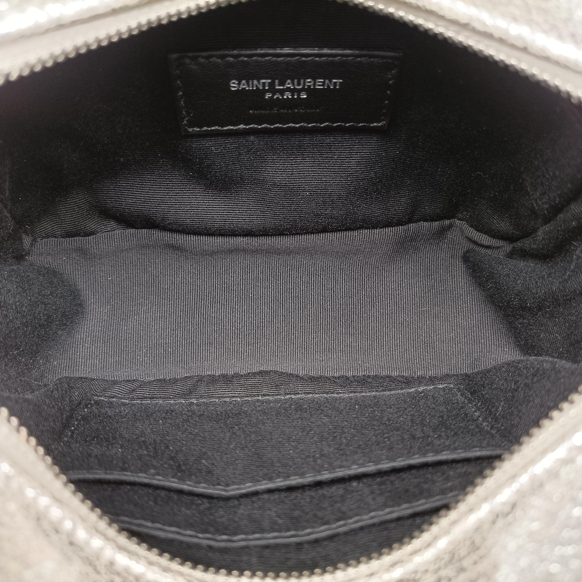 Secondhand Yves Saint Laurent Lou camera Silver Leather 527096 shoulderbag | stylenewstar