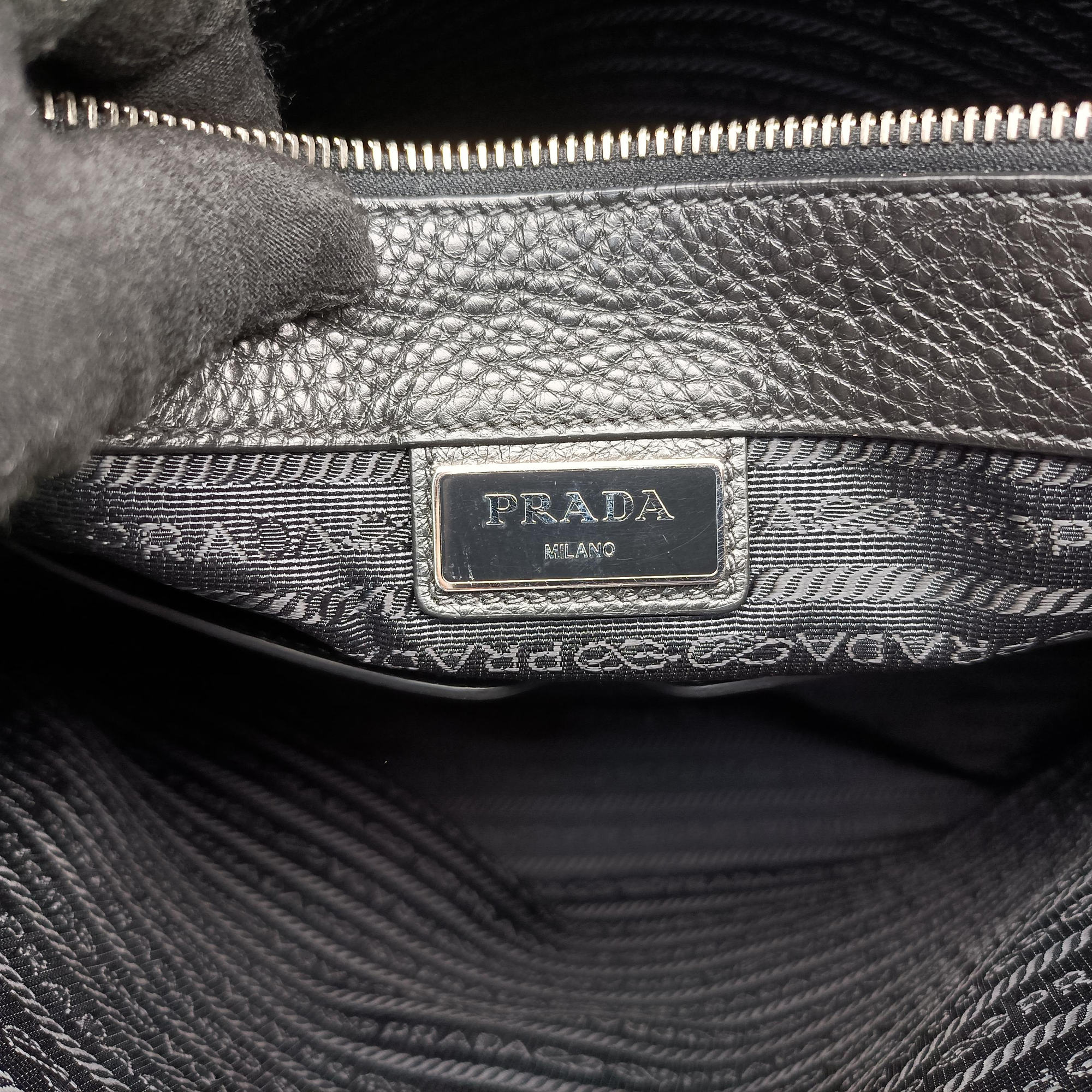 Pre-owned Prada Vitello Phenix Black Leather  shoulderbag | stylenewstar