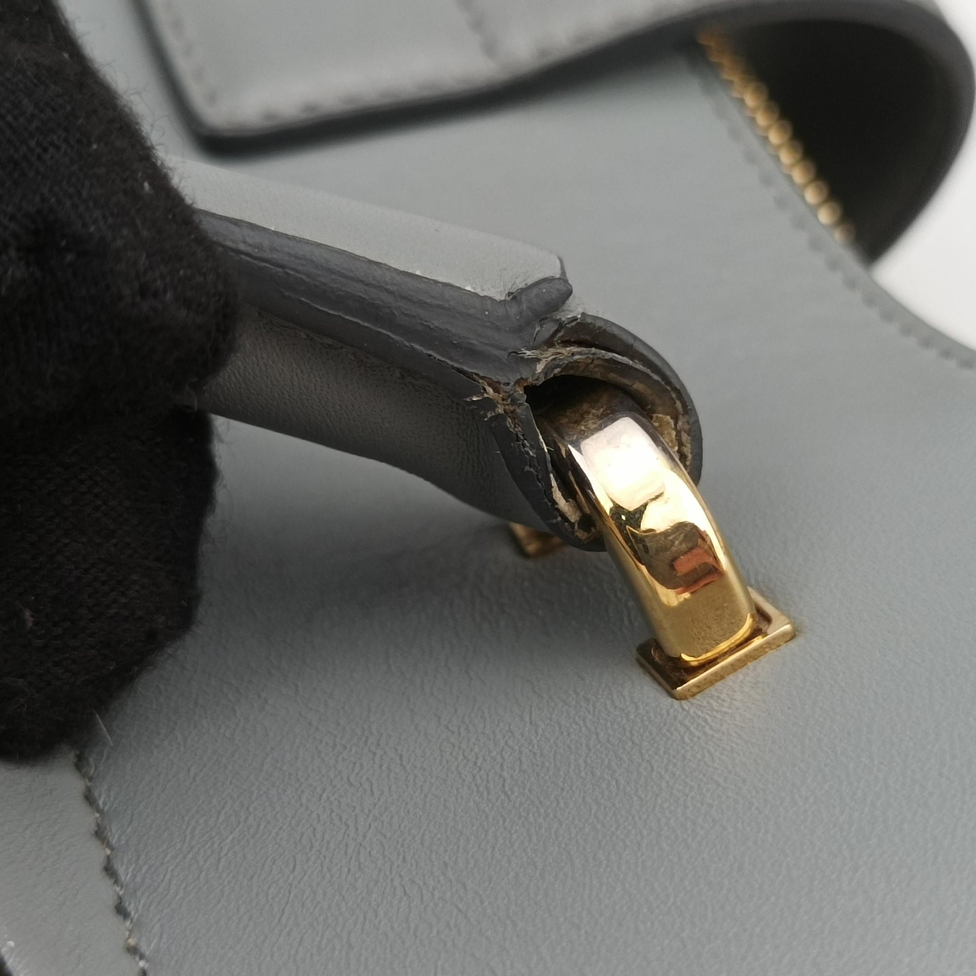 Pre-owned Ferragamo Gancini Juliet Grey leather  handbag | stylenewstar