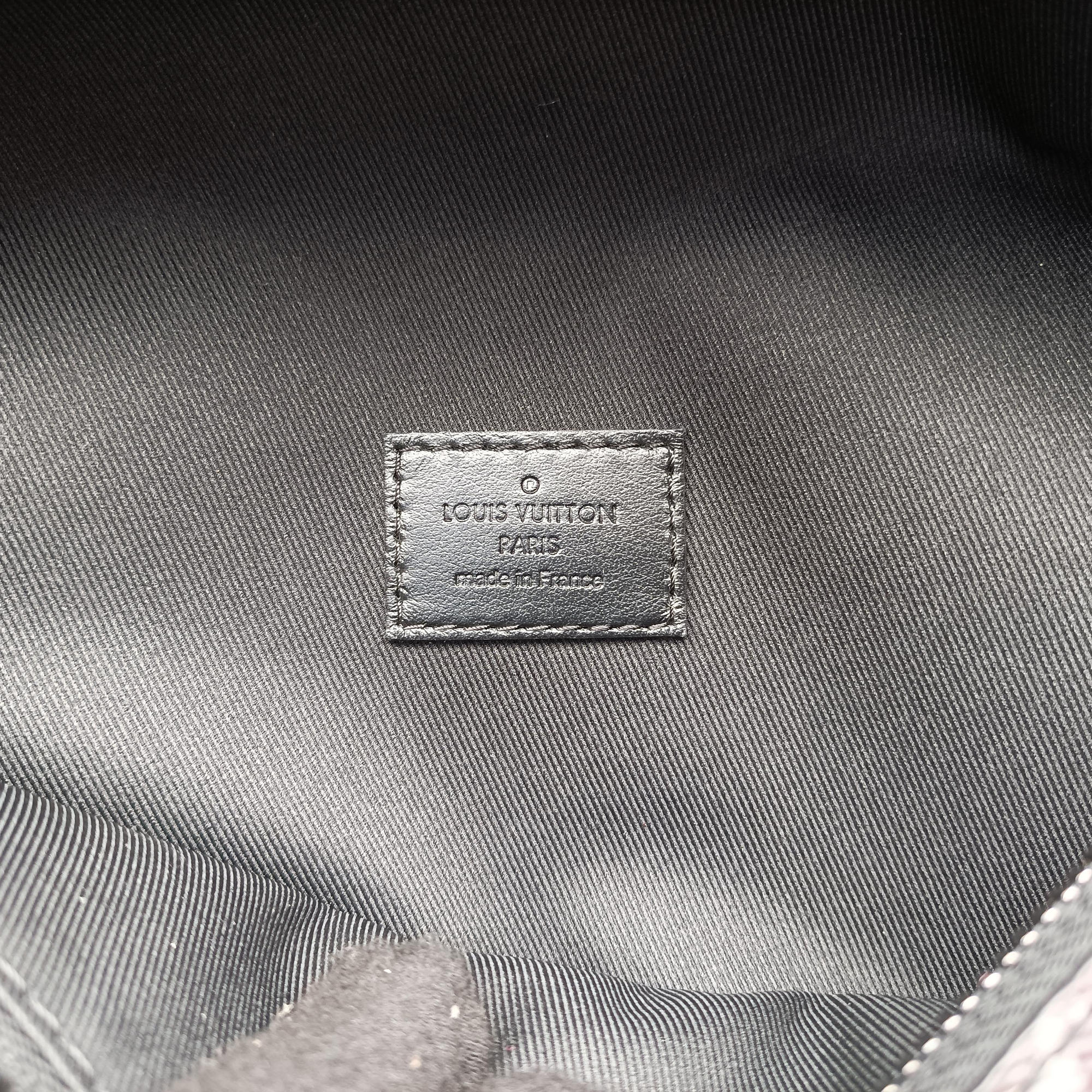 Secondhand Louis Vuitton Discovery Black×multicolor Monogram Galaxy M44444 bum bag/waist bag | stylenewstar