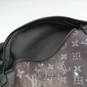 Secondhand Louis Vuitton Discovery Black×multicolor Monogram Galaxy M44444 bum bag/waist bag | stylenewstar