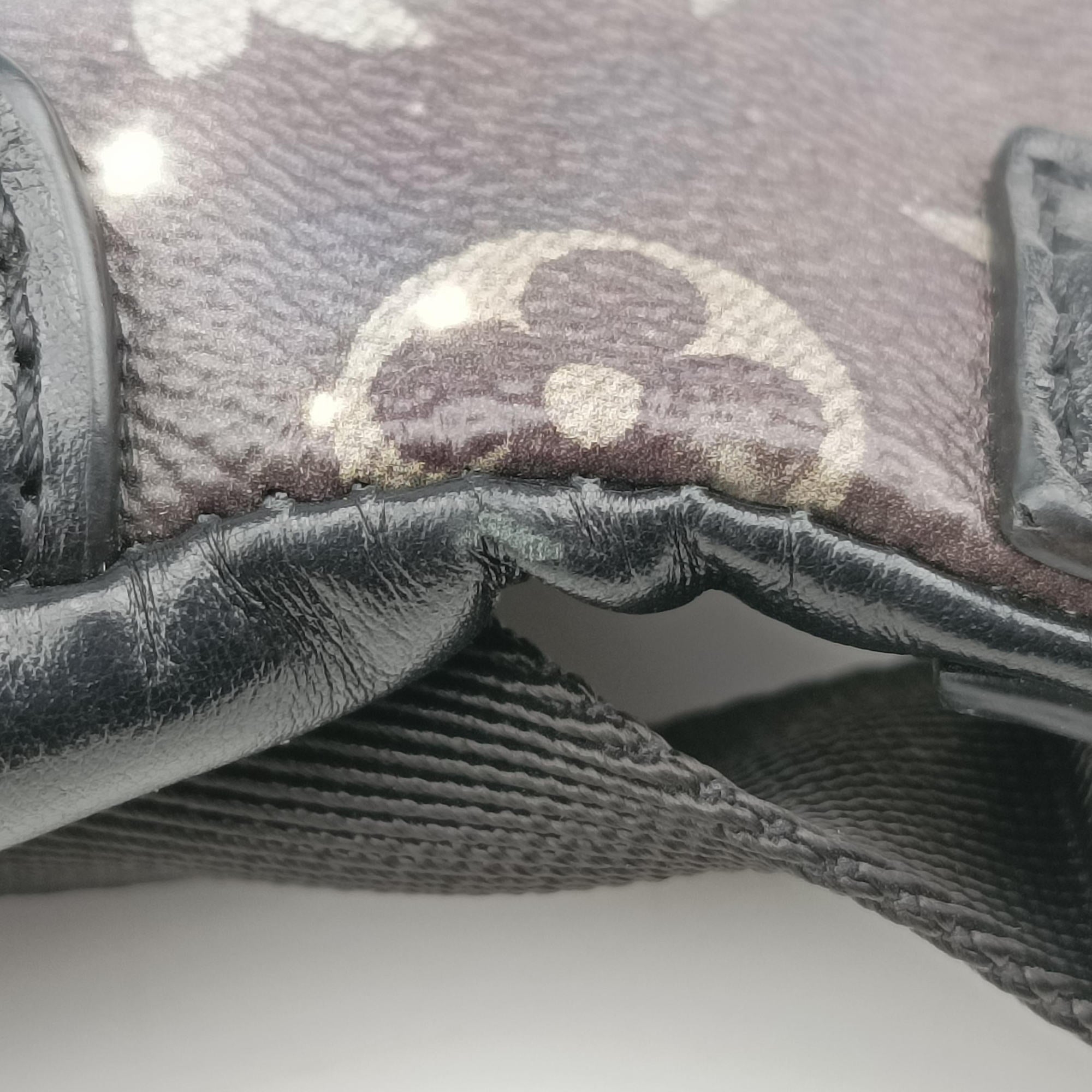 Secondhand Louis Vuitton Discovery Black×multicolor Monogram Galaxy M44444 bum bag/waist bag | stylenewstar