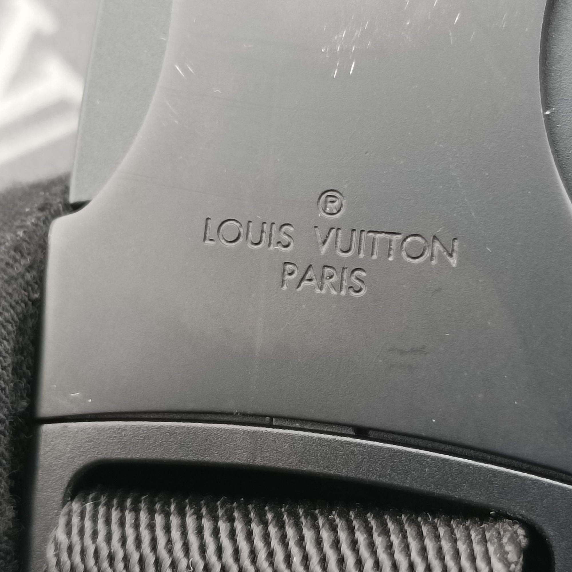 Secondhand Louis Vuitton Discovery Black×multicolor Monogram Galaxy M44444 bum bag/waist bag | stylenewstar