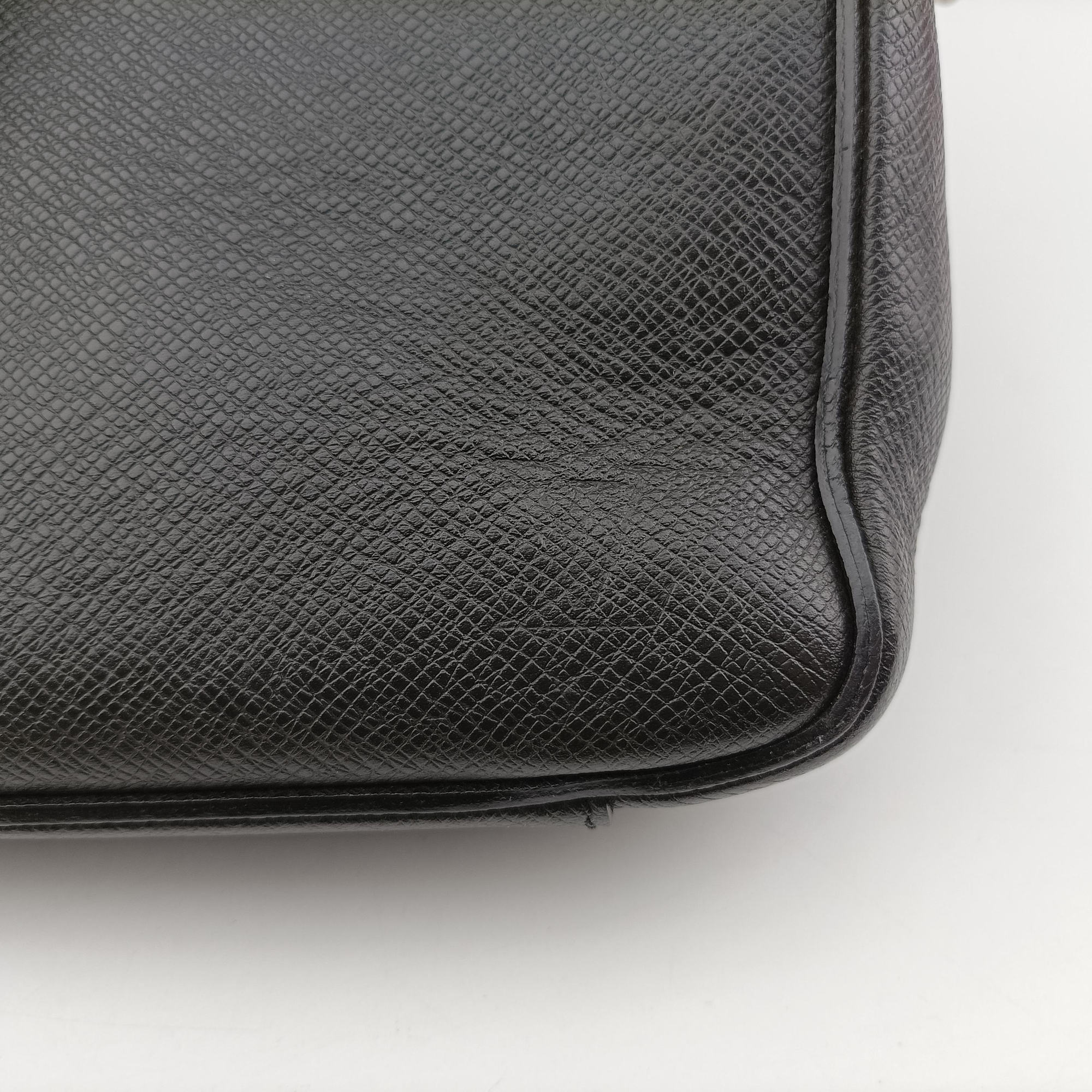 Pre-owned Louis Vuitton Porto Document Business MM Black Taiga M32721 handbag | stylenewstar