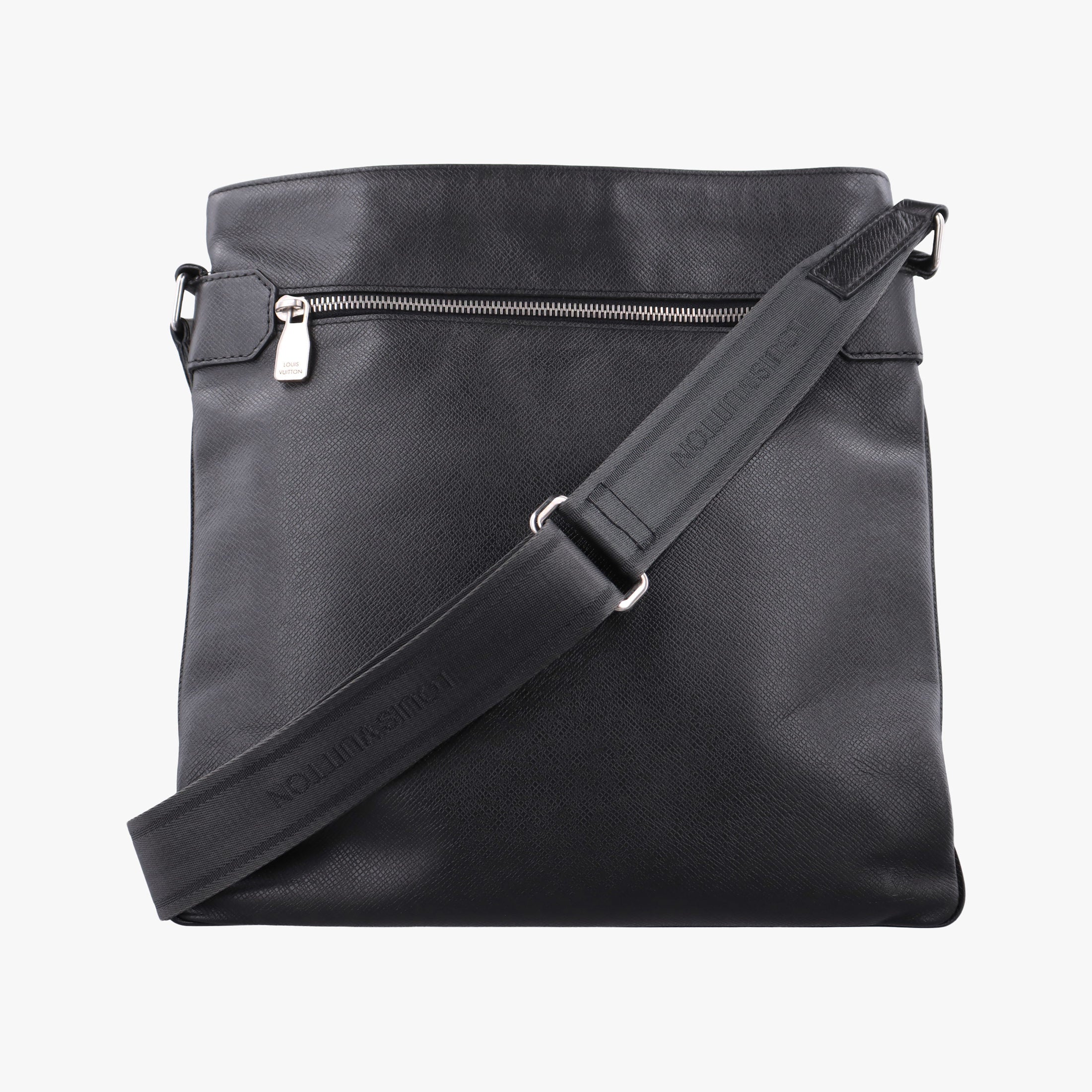 Pre-owned Louis Vuitton SASHA Glacier TAIGA M32630 shoulderbag | stylenewstar