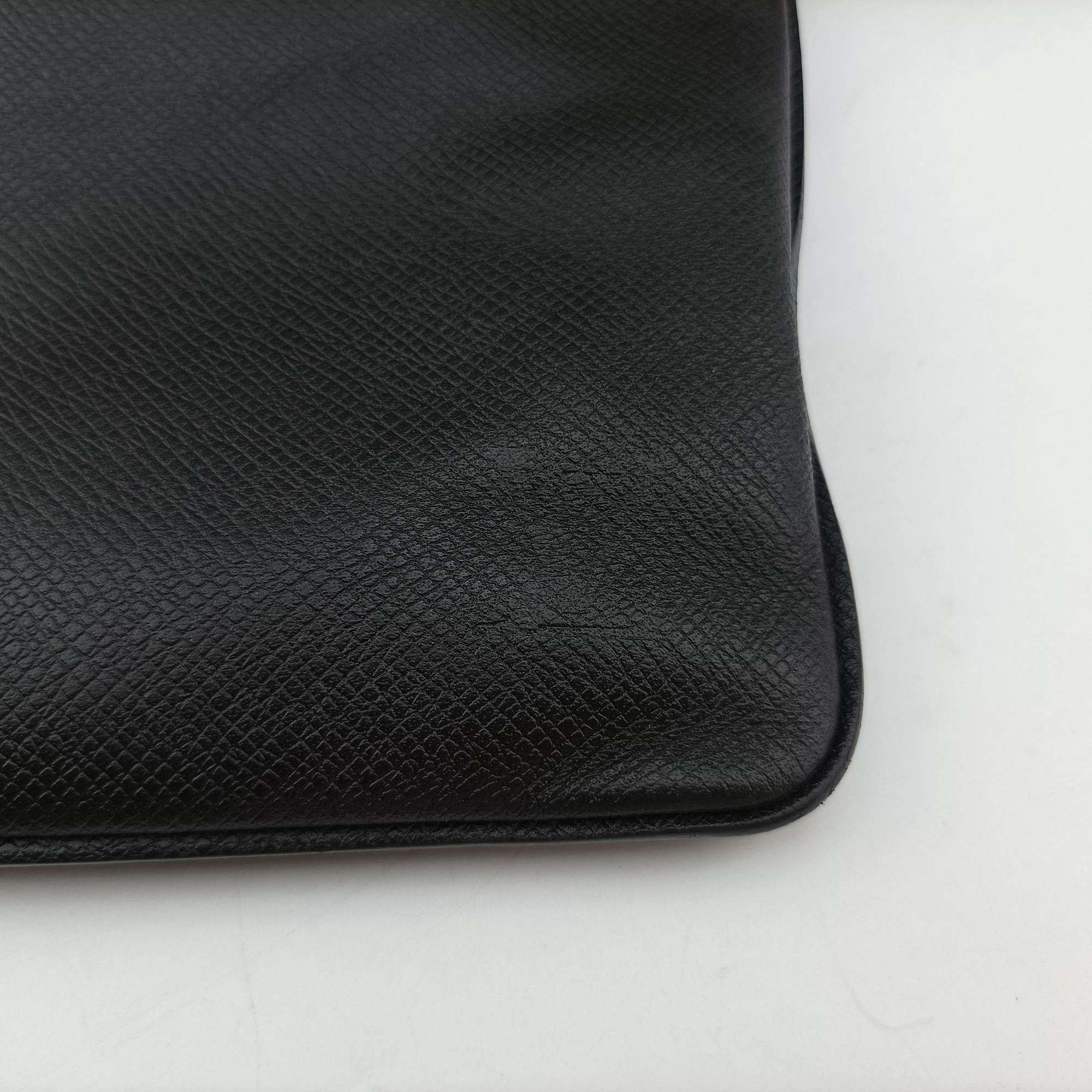Pre-owned Louis Vuitton SASHA Glacier TAIGA M32630 shoulderbag | stylenewstar