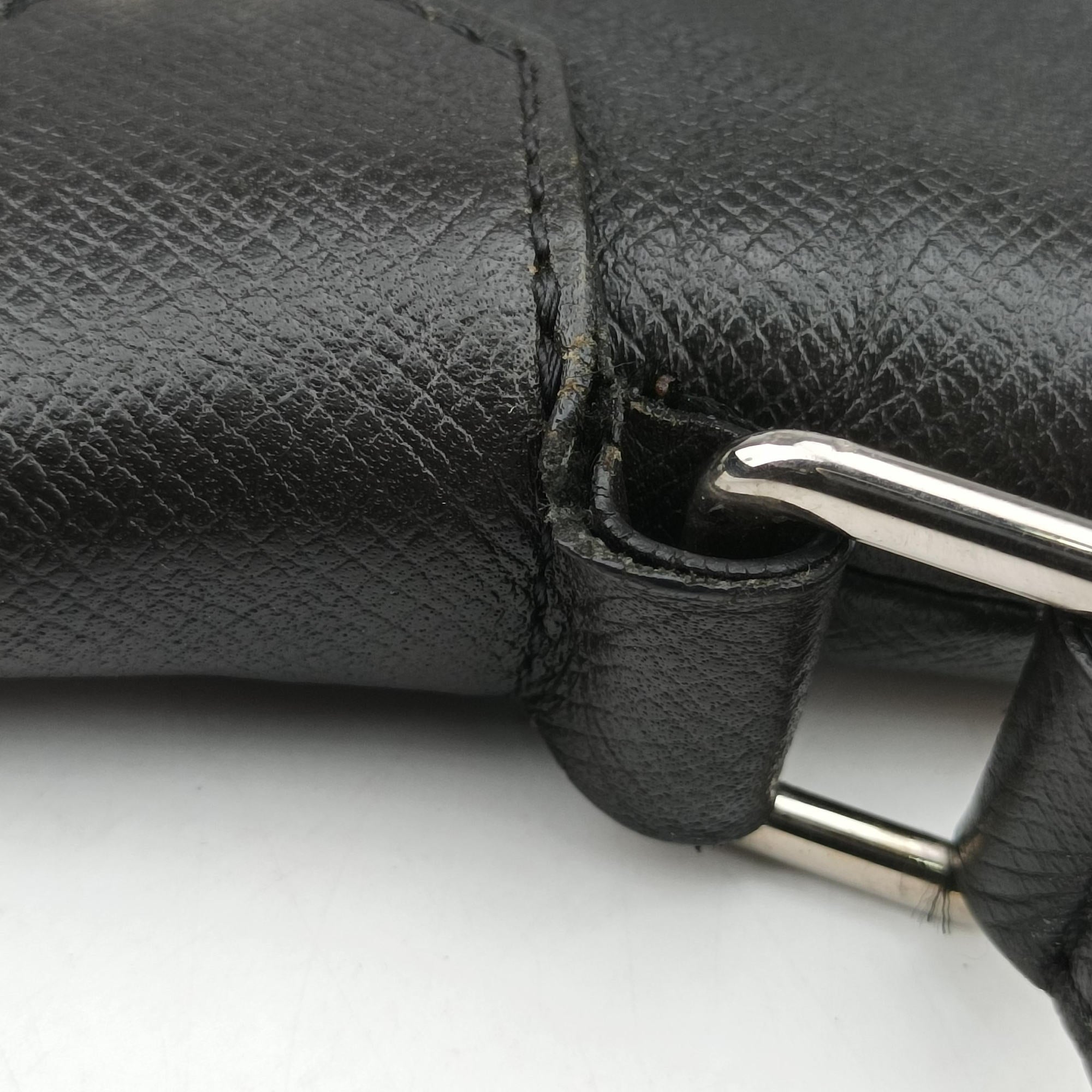 Pre-owned Louis Vuitton SASHA Glacier TAIGA M32630 shoulderbag | stylenewstar