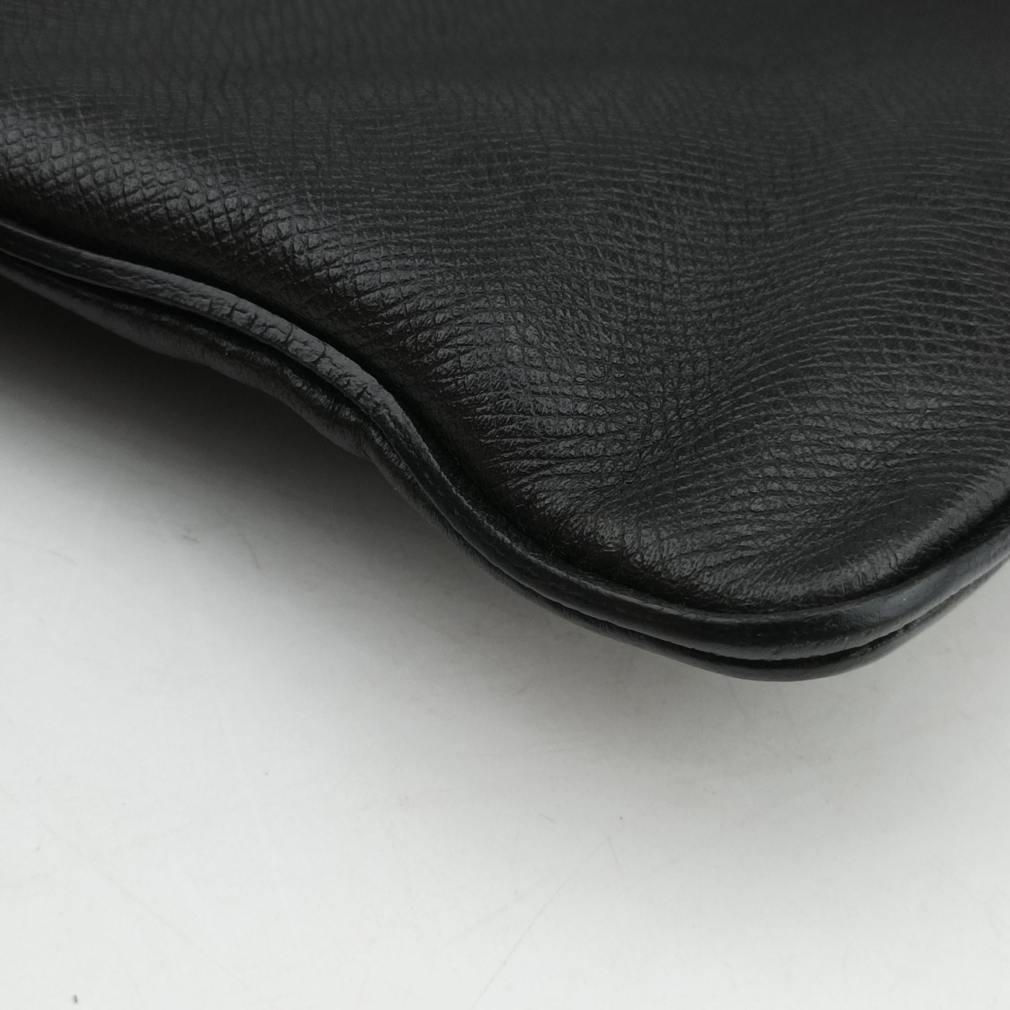Pre-owned Louis Vuitton SASHA Glacier TAIGA M32630 shoulderbag | stylenewstar