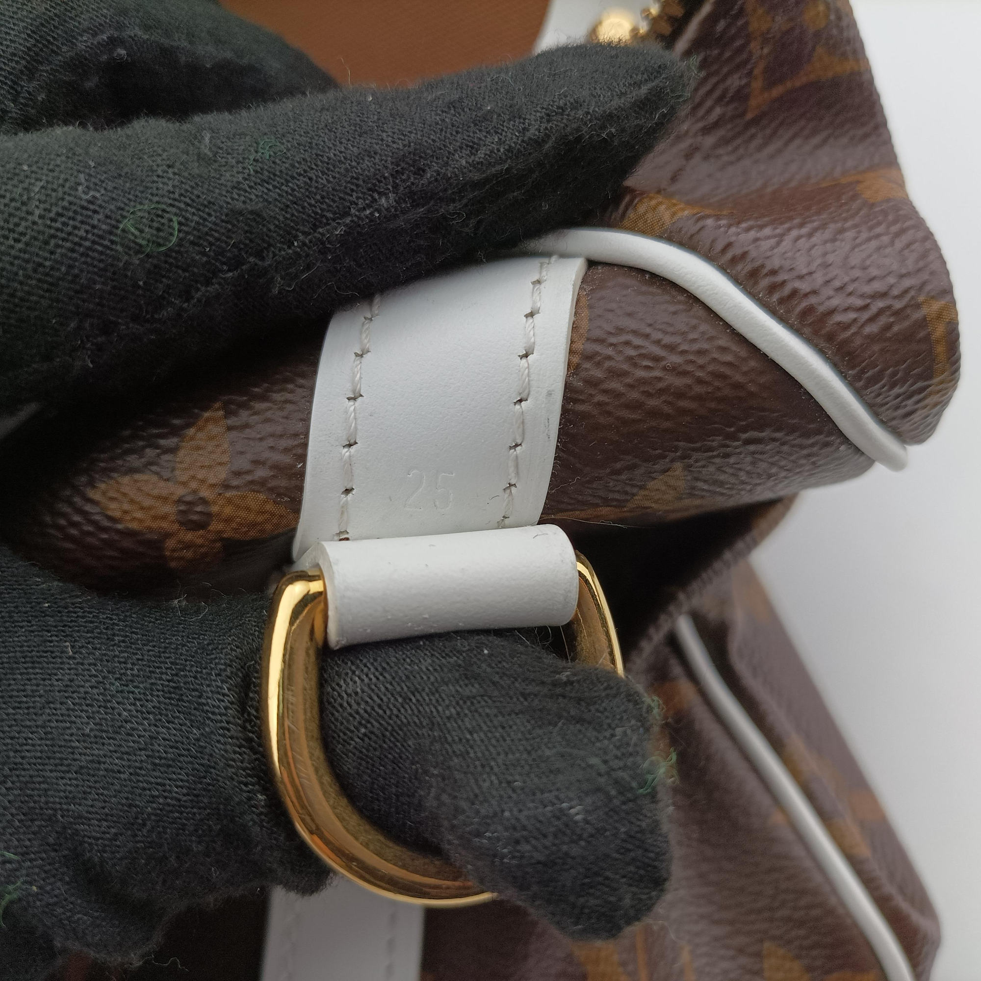 Secondhand Louis Vuitton Speedy Bandouliere 25 brown×white Monogram Canvas×calf leather M20754 shoulderbag | stylenewstar