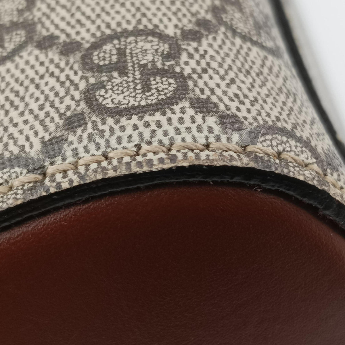 Pre-owned Gucci GG SUPREME beige×brown PVC coated canvas×Leather 409529 shoulderbag | stylenewstar