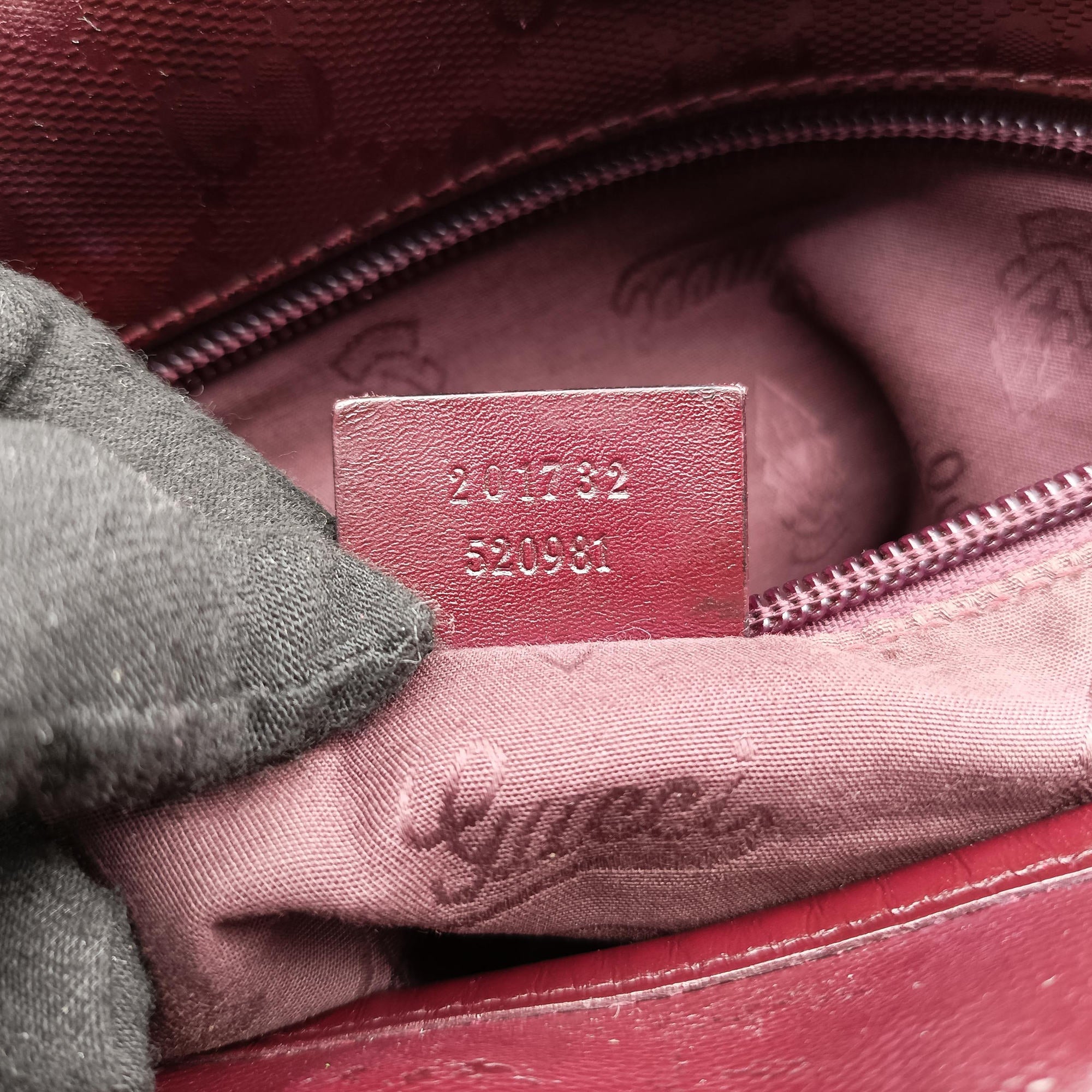 Secondhand Gucci GG Plus Messenger Burgundy PVC coated canvas 201732 shoulderbag | stylenewstar