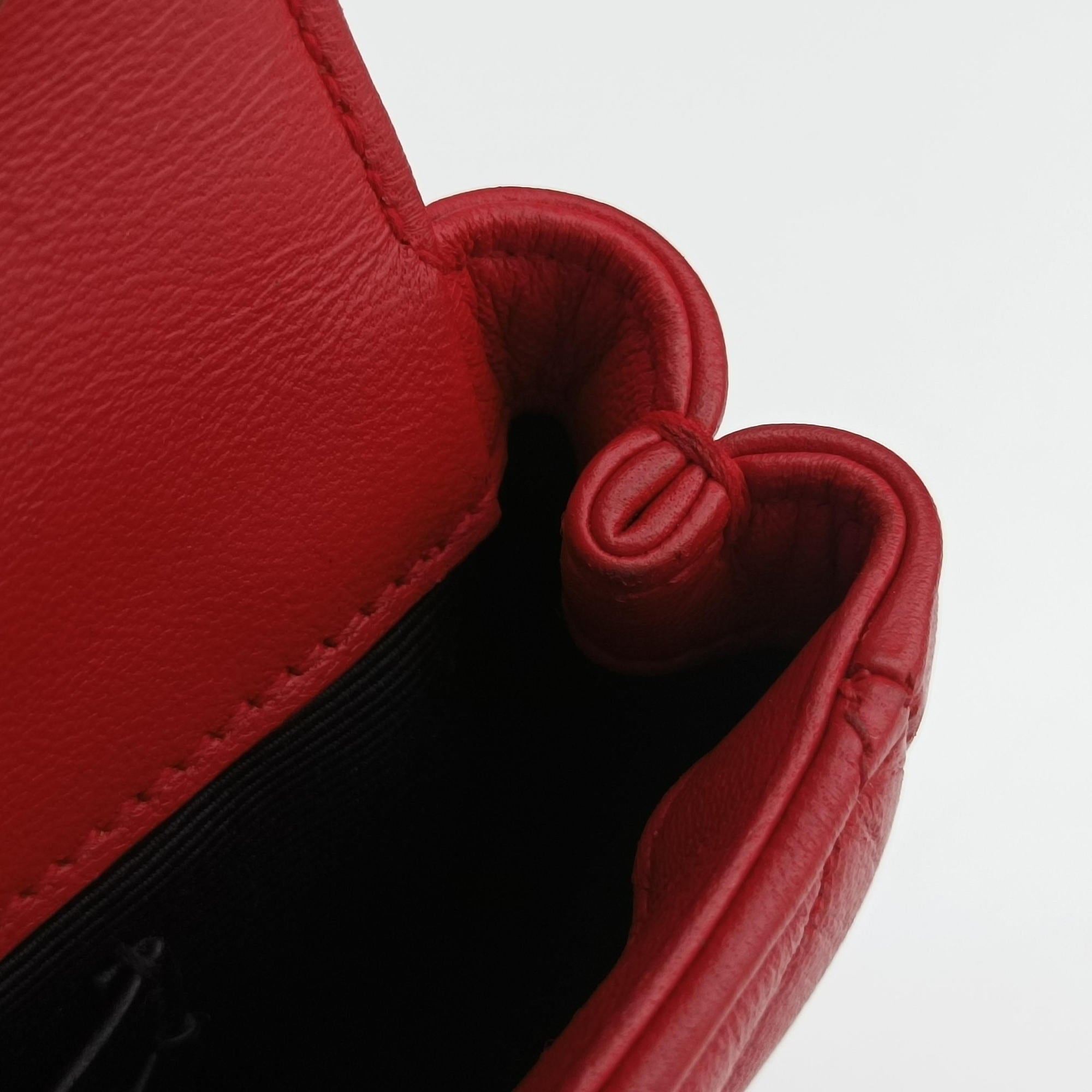 Pre-owned Yves Saint Laurent Baby Chai Red Leather 399289 shoulderbag | stylenewstar