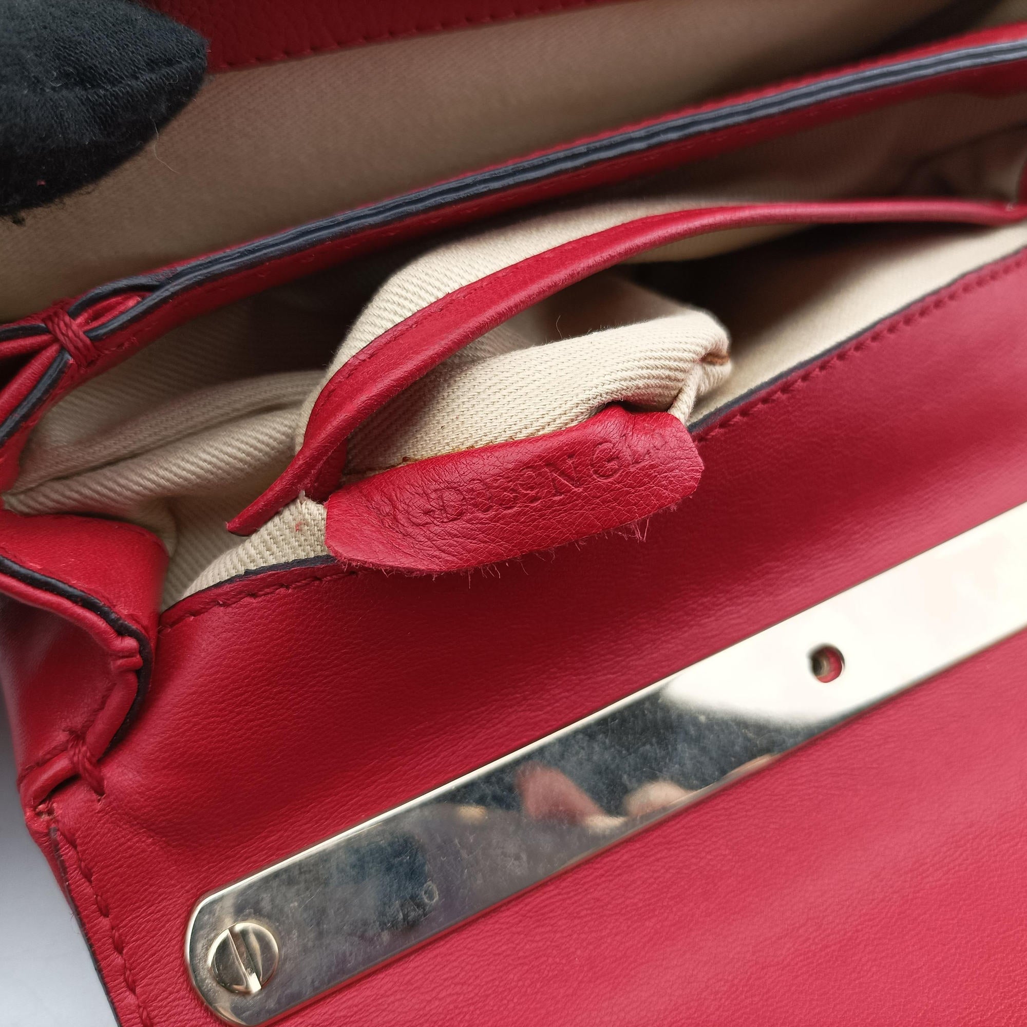 Secondhand Valentino Rockstud VA VA VOOM Red Leather  shoulderbag | stylenewstar
