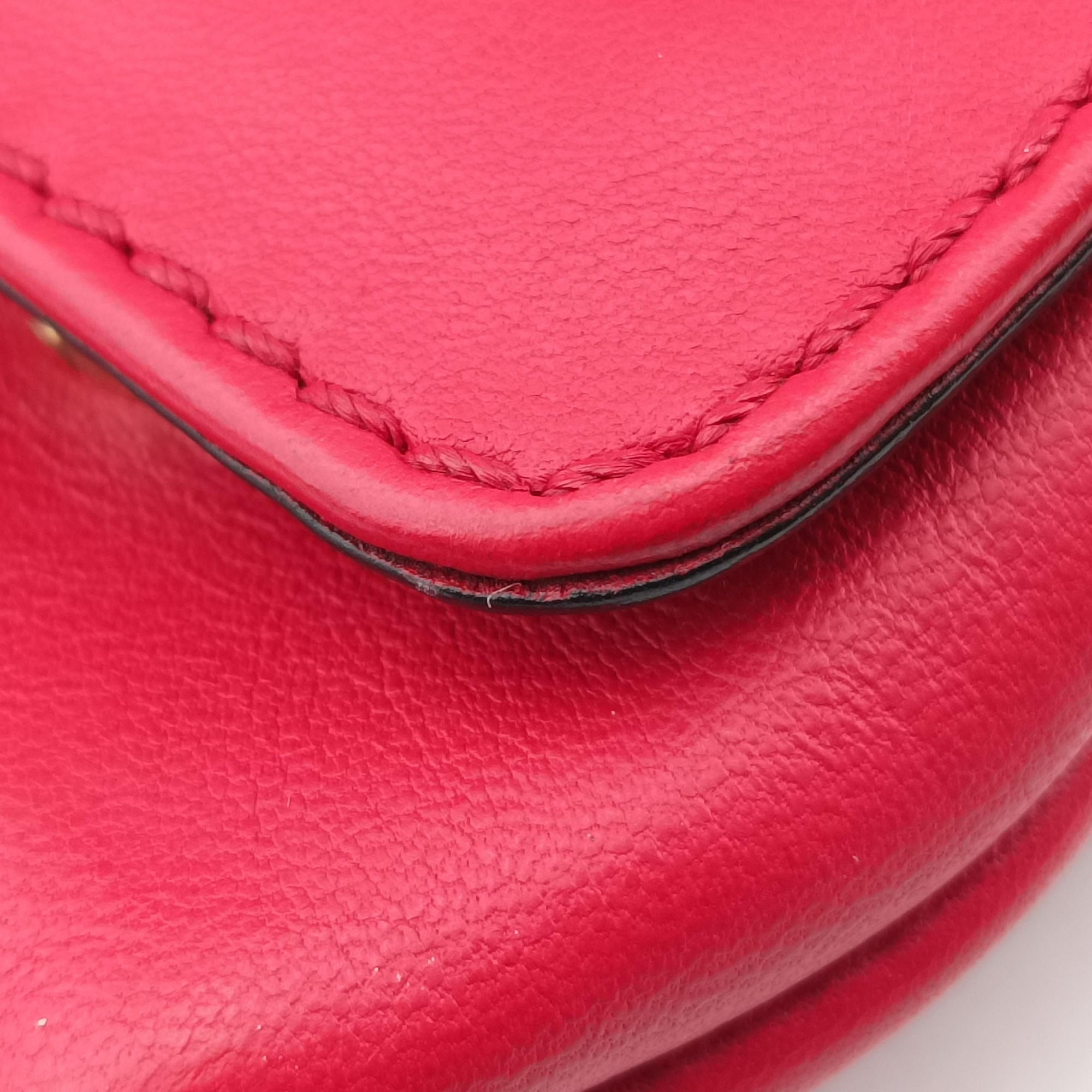 Secondhand Valentino Rockstud VA VA VOOM Red Leather  shoulderbag | stylenewstar