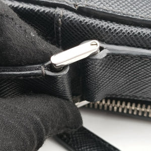 Pre-owned Prada Messenger Black Saffiano leather 2VH004 crossbodybag | stylenewstar