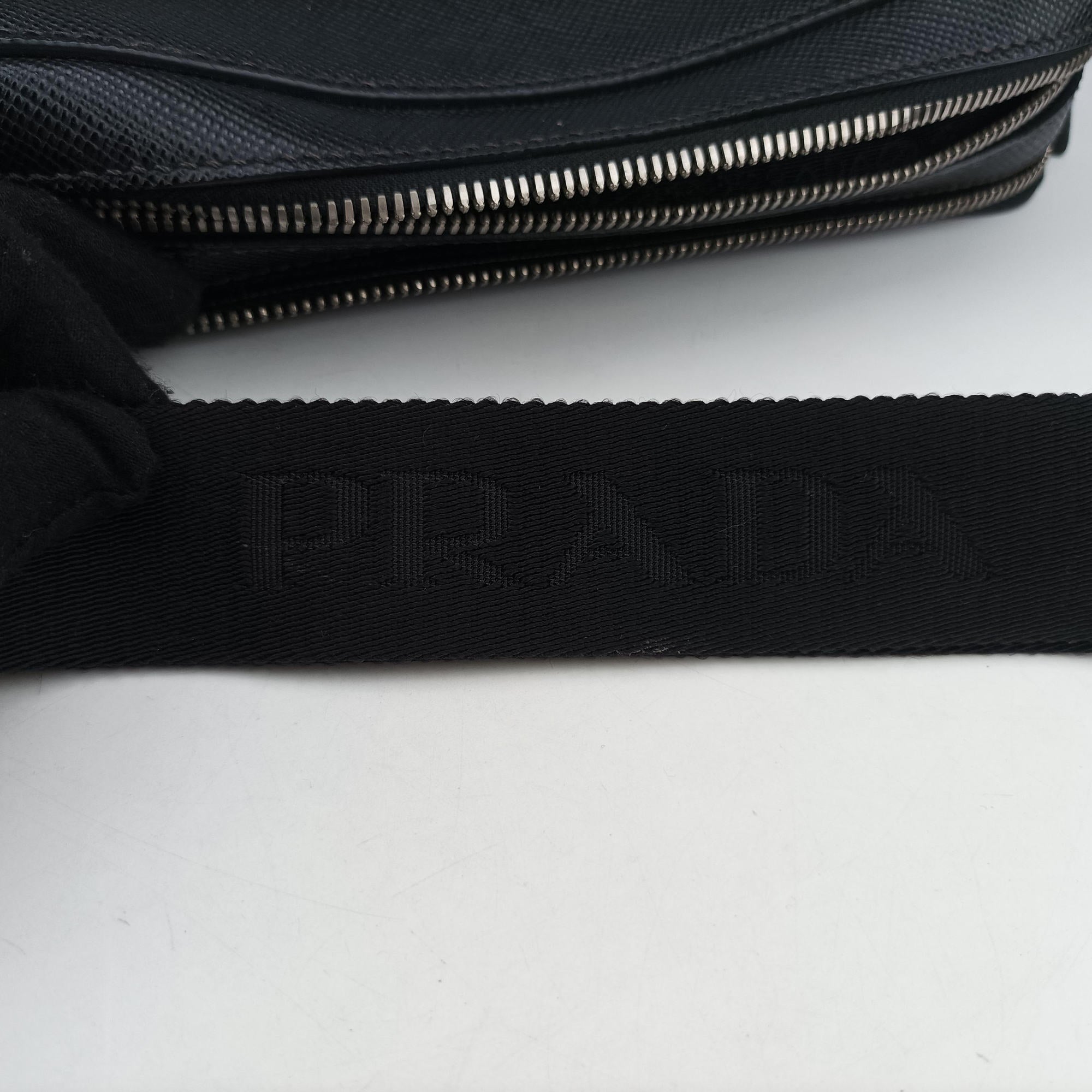 Pre-owned Prada Messenger Black Saffiano leather 2VH004 crossbodybag | stylenewstar