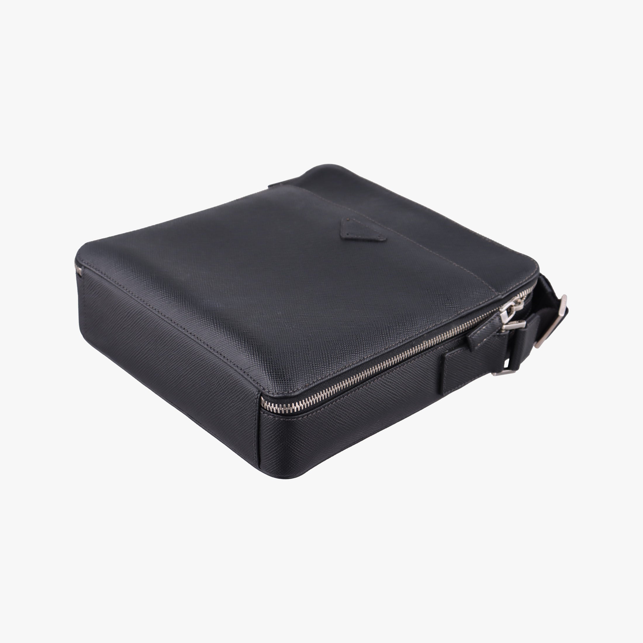 Pre-owned Prada Messenger Black Saffiano leather 2VH004 crossbodybag | stylenewstar