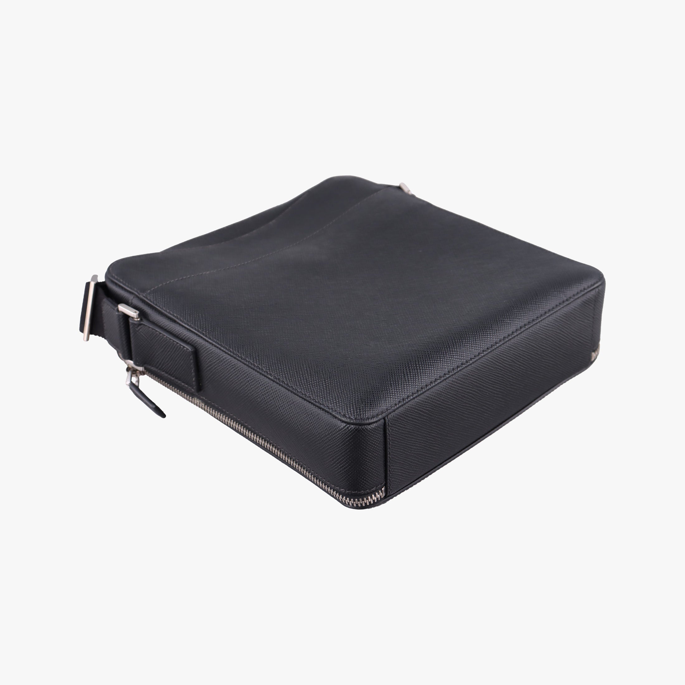 Pre-owned Prada Messenger Black Saffiano leather 2VH004 crossbodybag | stylenewstar
