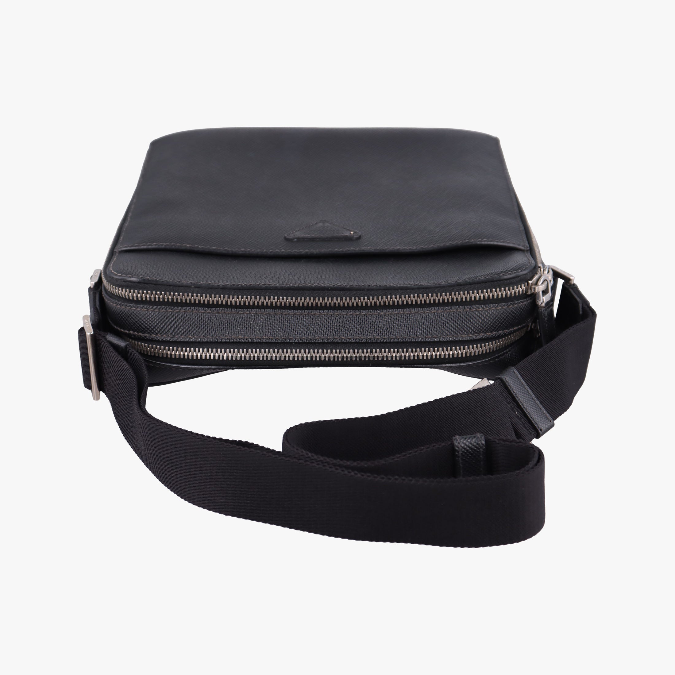 Pre-owned Prada Messenger Black Saffiano leather 2VH004 crossbodybag | stylenewstar