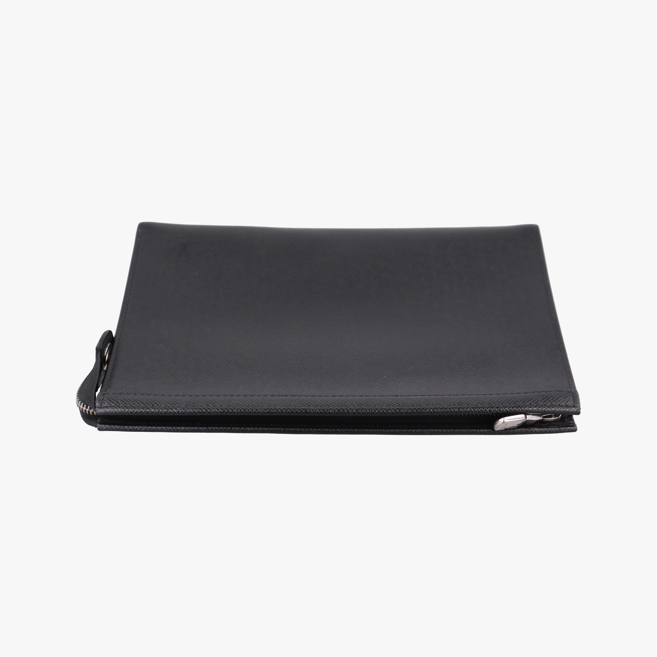 Pre-owned Louis Vuitton Pochette Voyage Ardoise Taiga M30187 clutchbag | stylenewstar