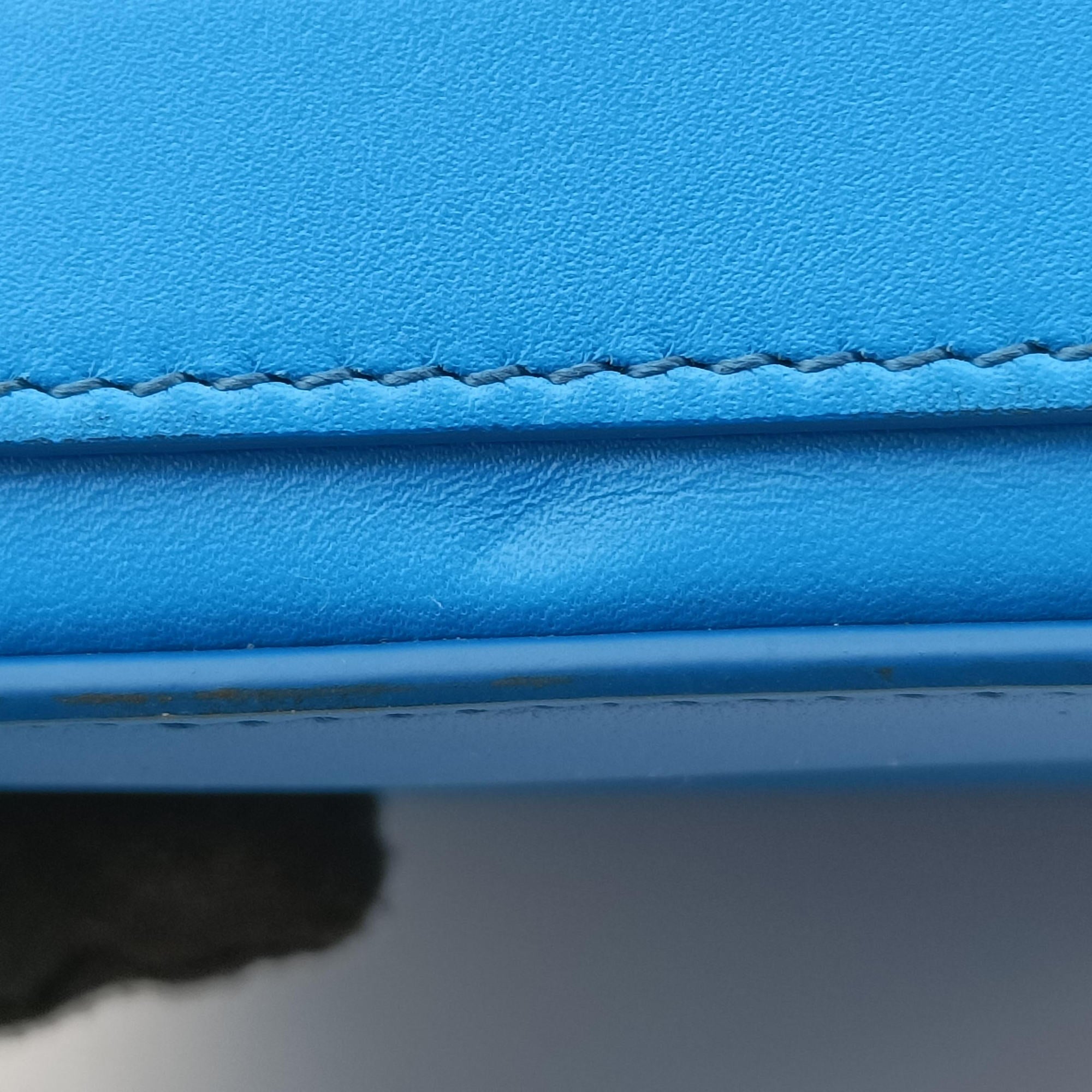 Pre-owned Christian Dior Lock Blue Leather  shoulderbag | stylenewstar