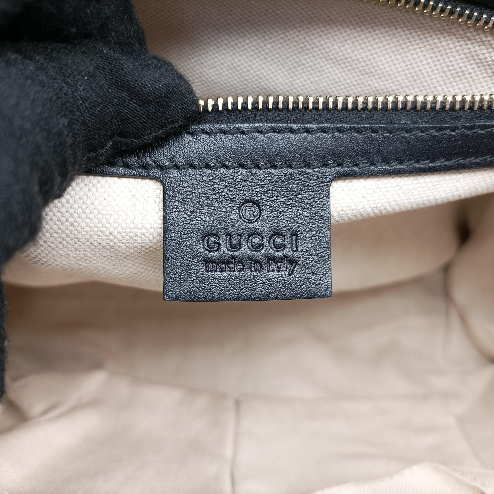 Pre-owned Gucci Emily Black Leather 295403 shoulderbag | stylenewstar