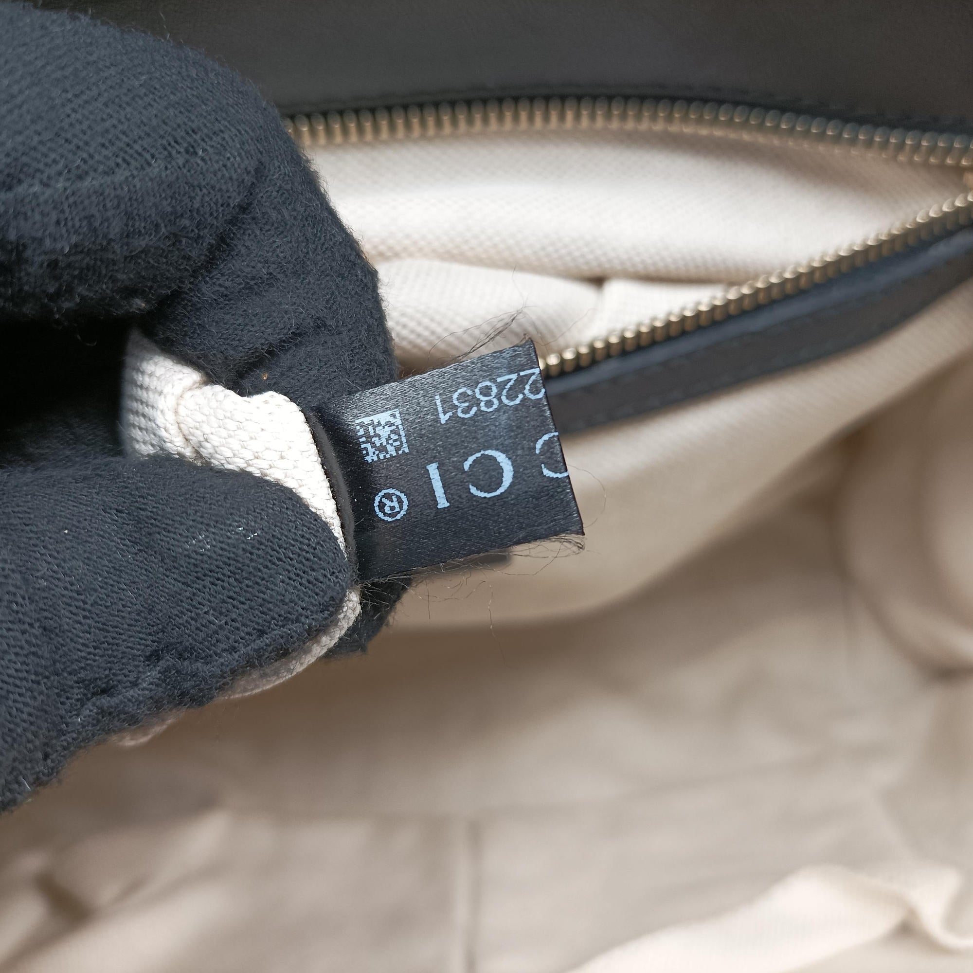 Pre-owned Gucci Emily Black Leather 295403 shoulderbag | stylenewstar