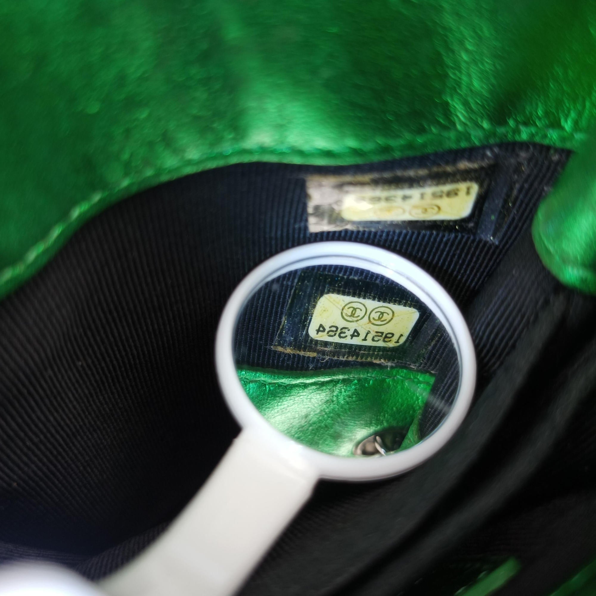 Pre-owned Chanel Cocomark phone holder Green Patent Leather A92304 shoulderbag | stylenewstar