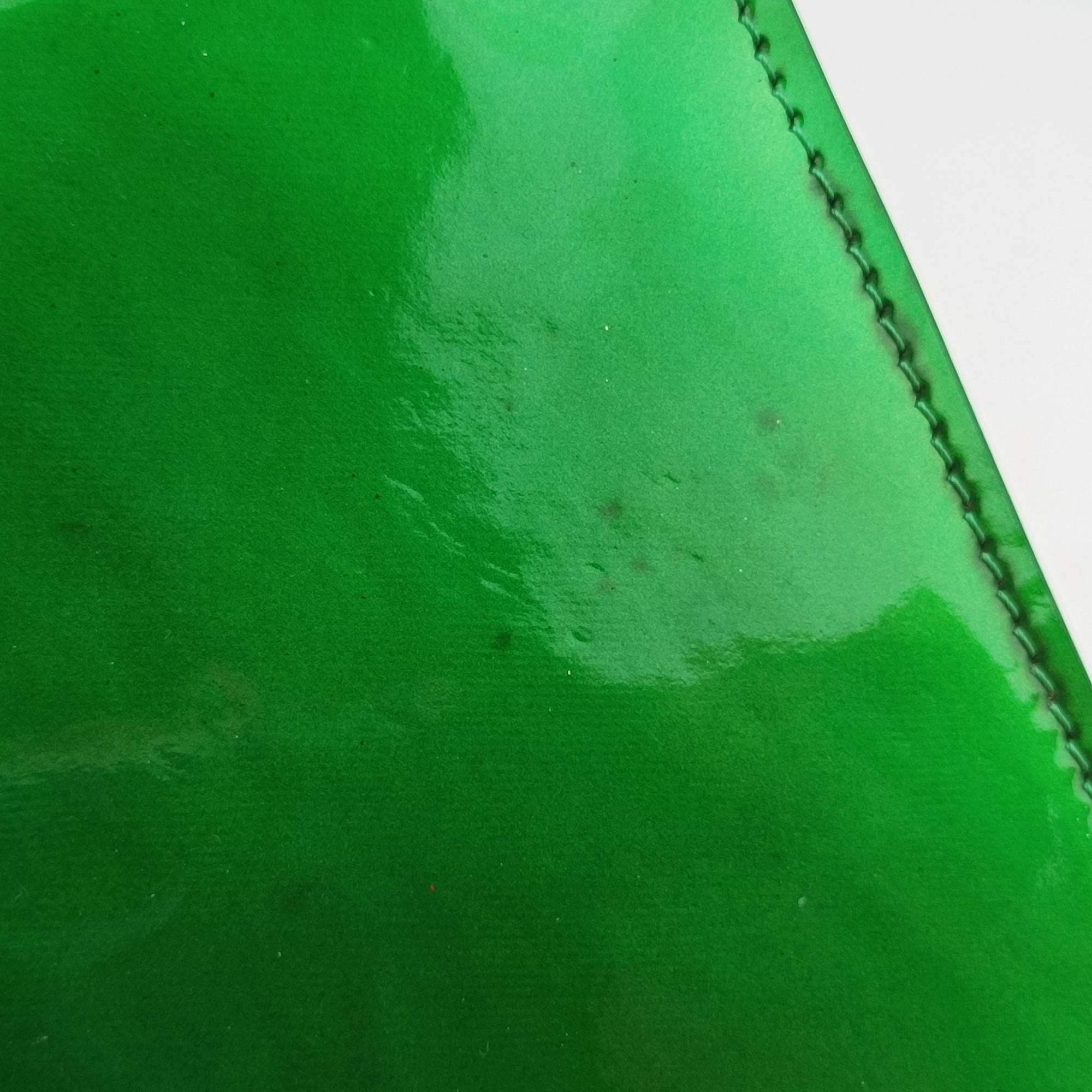 Pre-owned Chanel Cocomark phone holder Green Patent Leather A92304 shoulderbag | stylenewstar