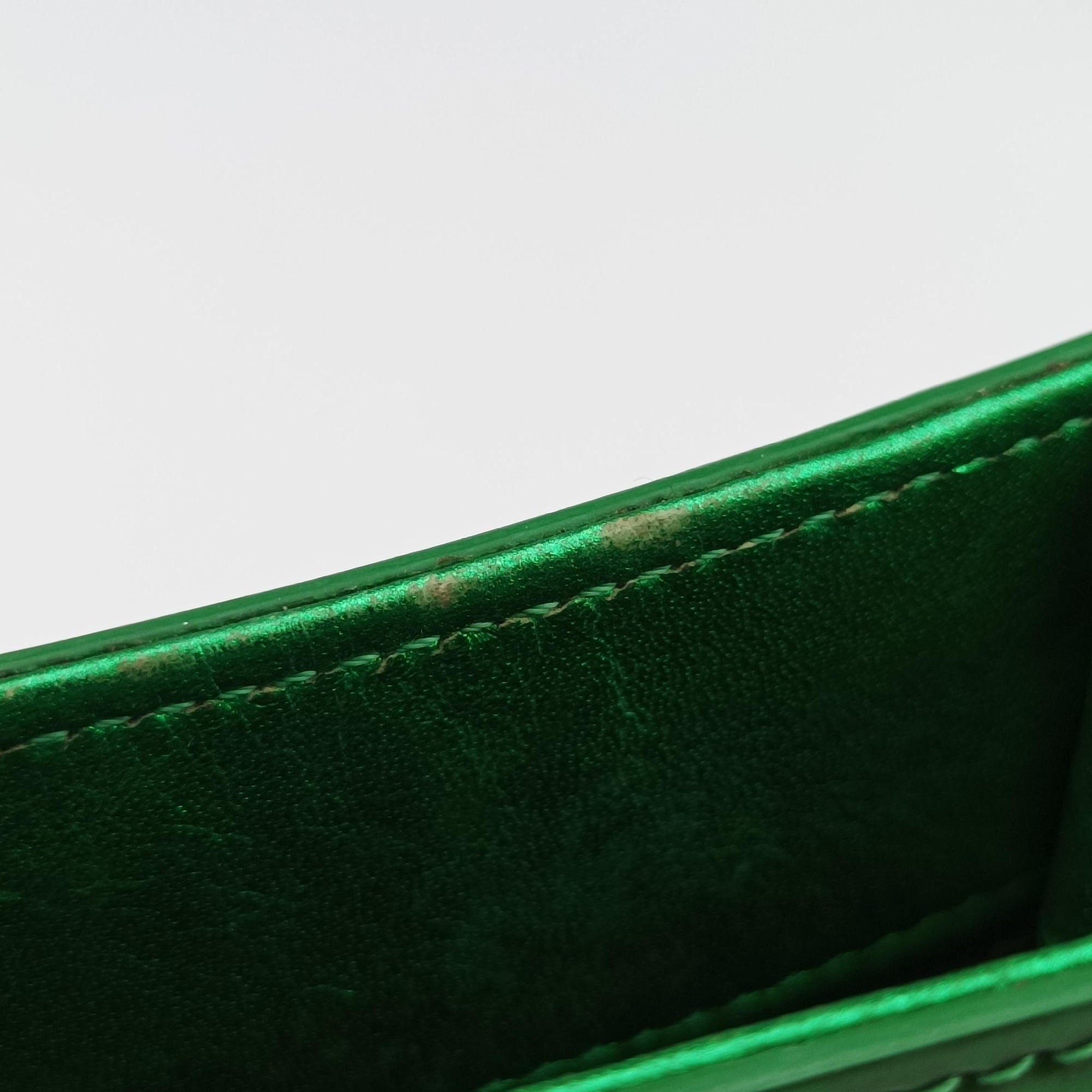 Pre-owned Chanel Cocomark phone holder Green Patent Leather A92304 shoulderbag | stylenewstar
