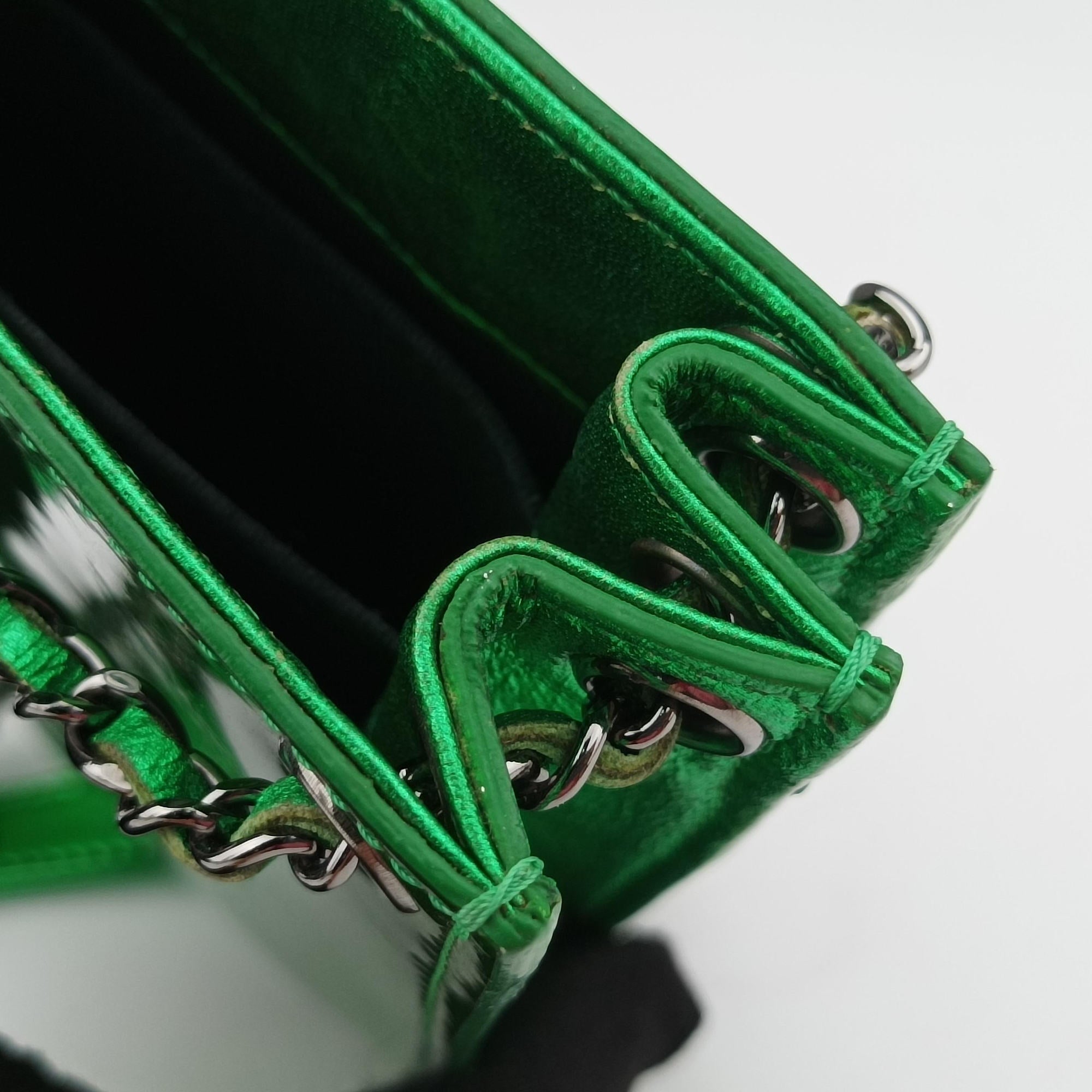 Pre-owned Chanel Cocomark phone holder Green Patent Leather A92304 shoulderbag | stylenewstar