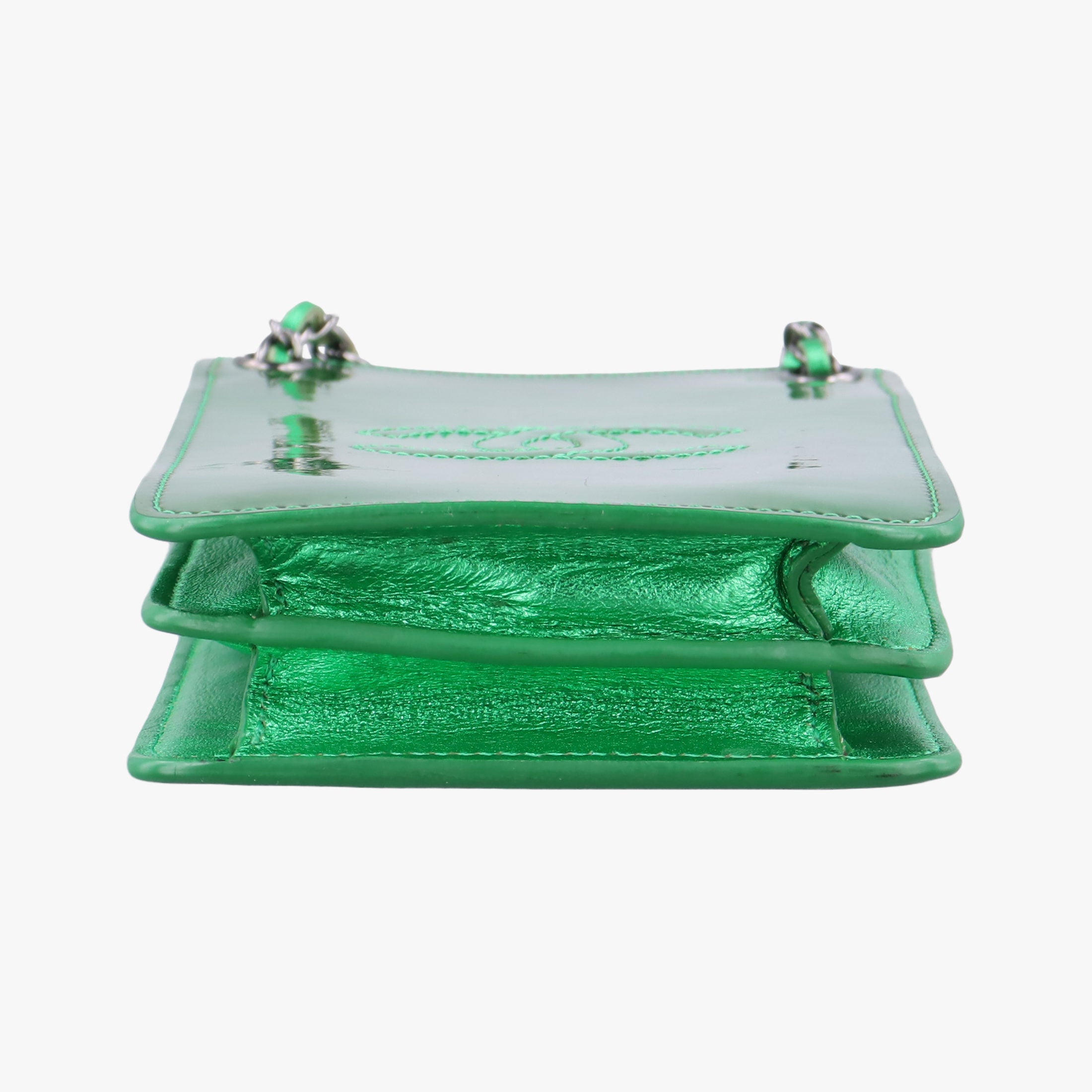 Pre-owned Chanel Cocomark phone holder Green Patent Leather A92304 shoulderbag | stylenewstar