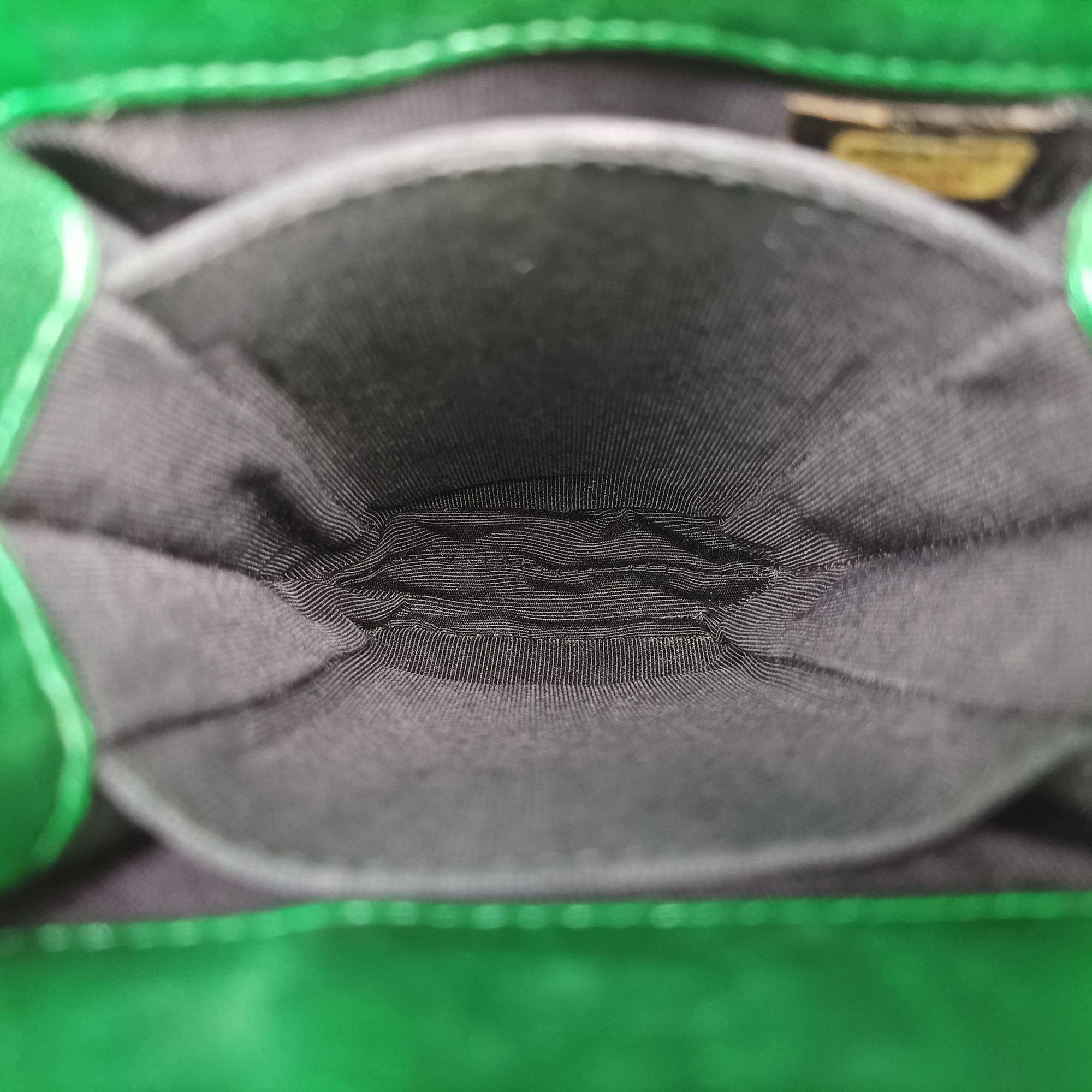Pre-owned Chanel Cocomark phone holder Green Patent Leather A92304 shoulderbag | stylenewstar