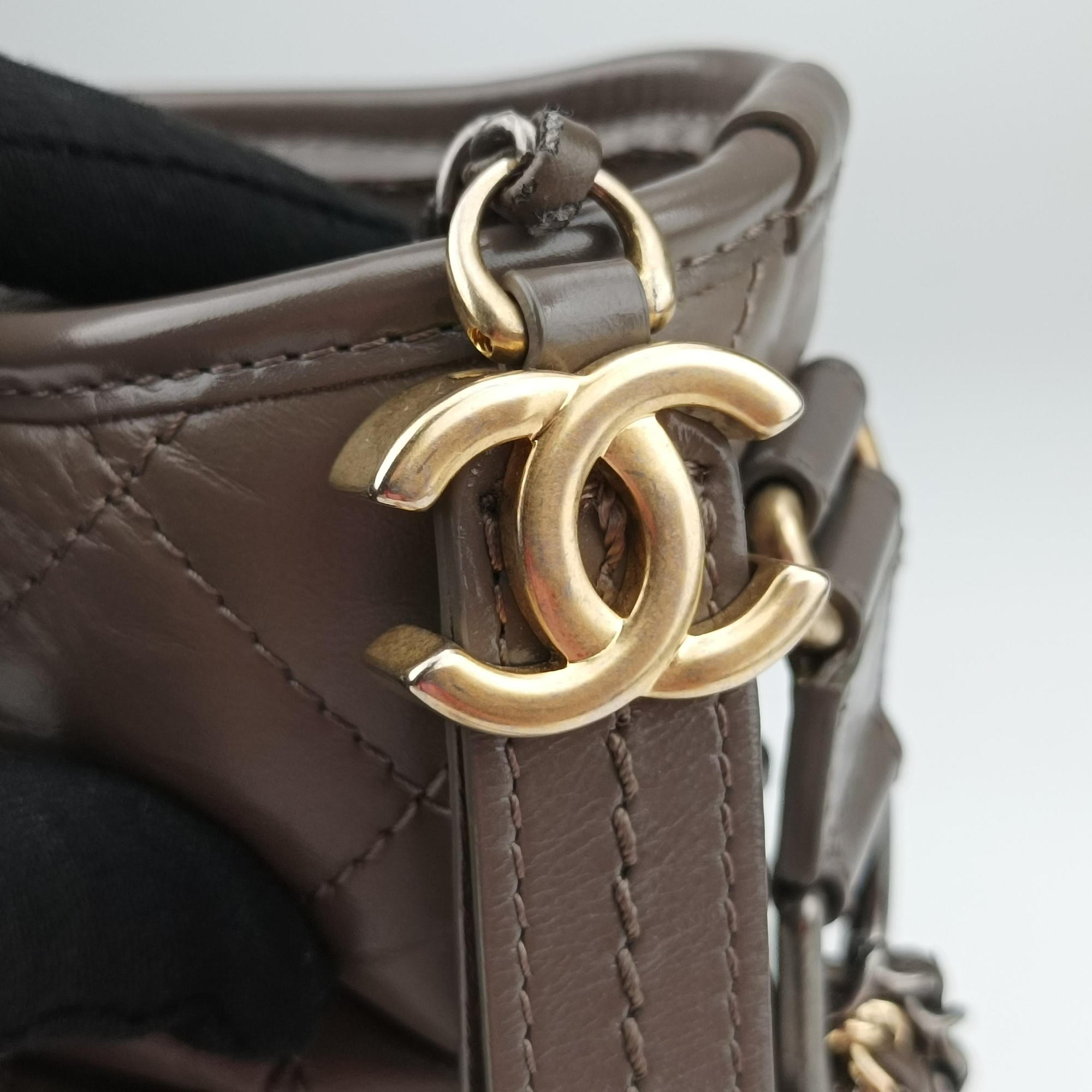 Pre-owned Chanel GABRIELLE Brown leather A93824 shoulderbag | stylenewstar