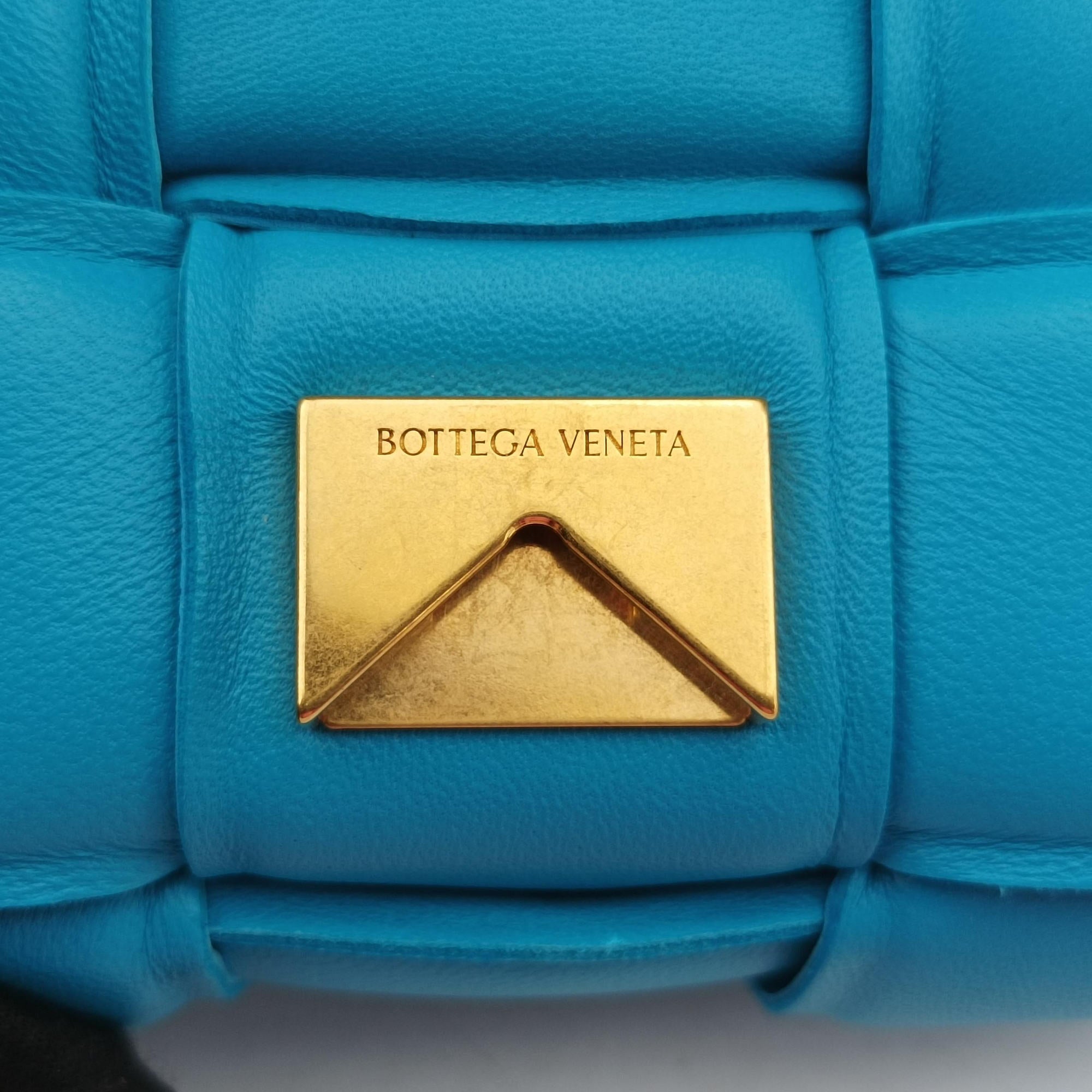 Pre-owned Bottega Veneta candy cassette Blue Leather  shoulderbag | stylenewstar