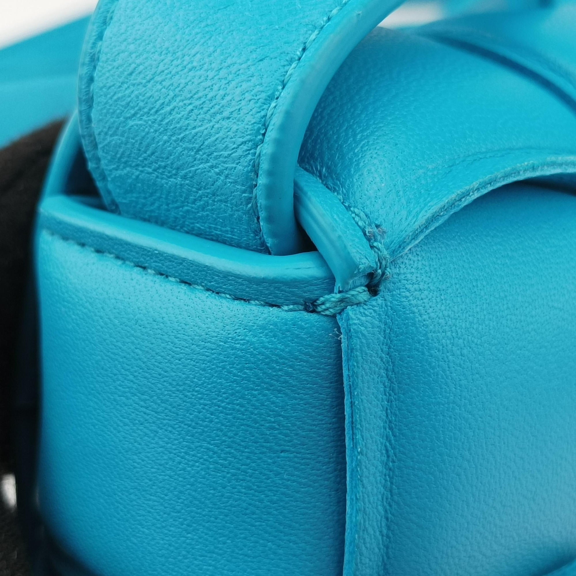Pre-owned Bottega Veneta candy cassette Blue Leather  shoulderbag | stylenewstar