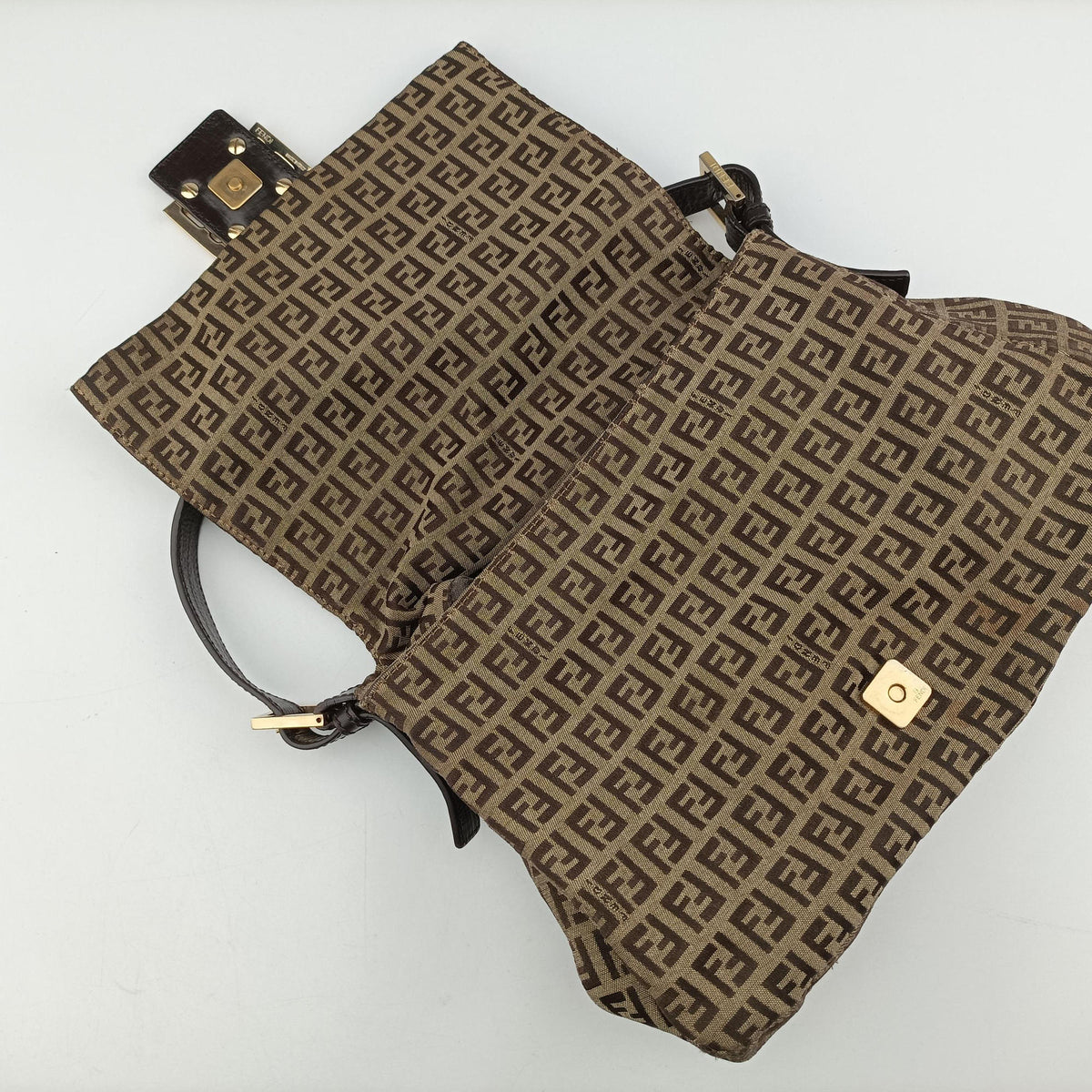 Pre-owned Fendi Mama Baguette Zucchino Brown Canvas×Leather 8BR001 shoulderbag | stylenewstar