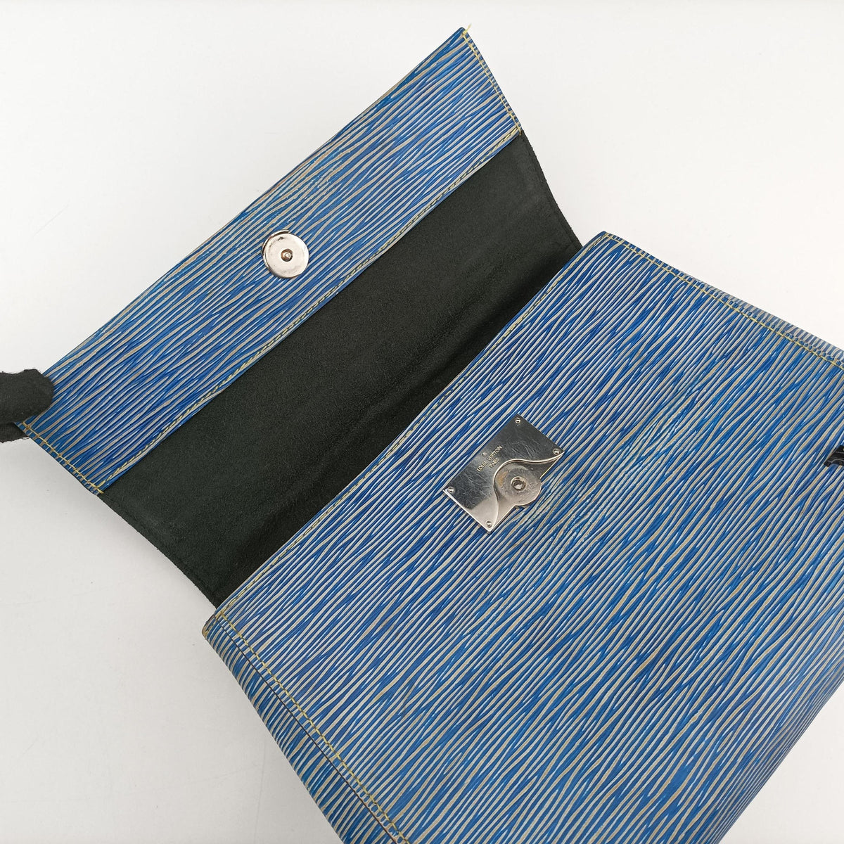 Pre-owned Louis Vuitton Cluny BB Blue Epi M51392 shoulderbag | stylenewstar