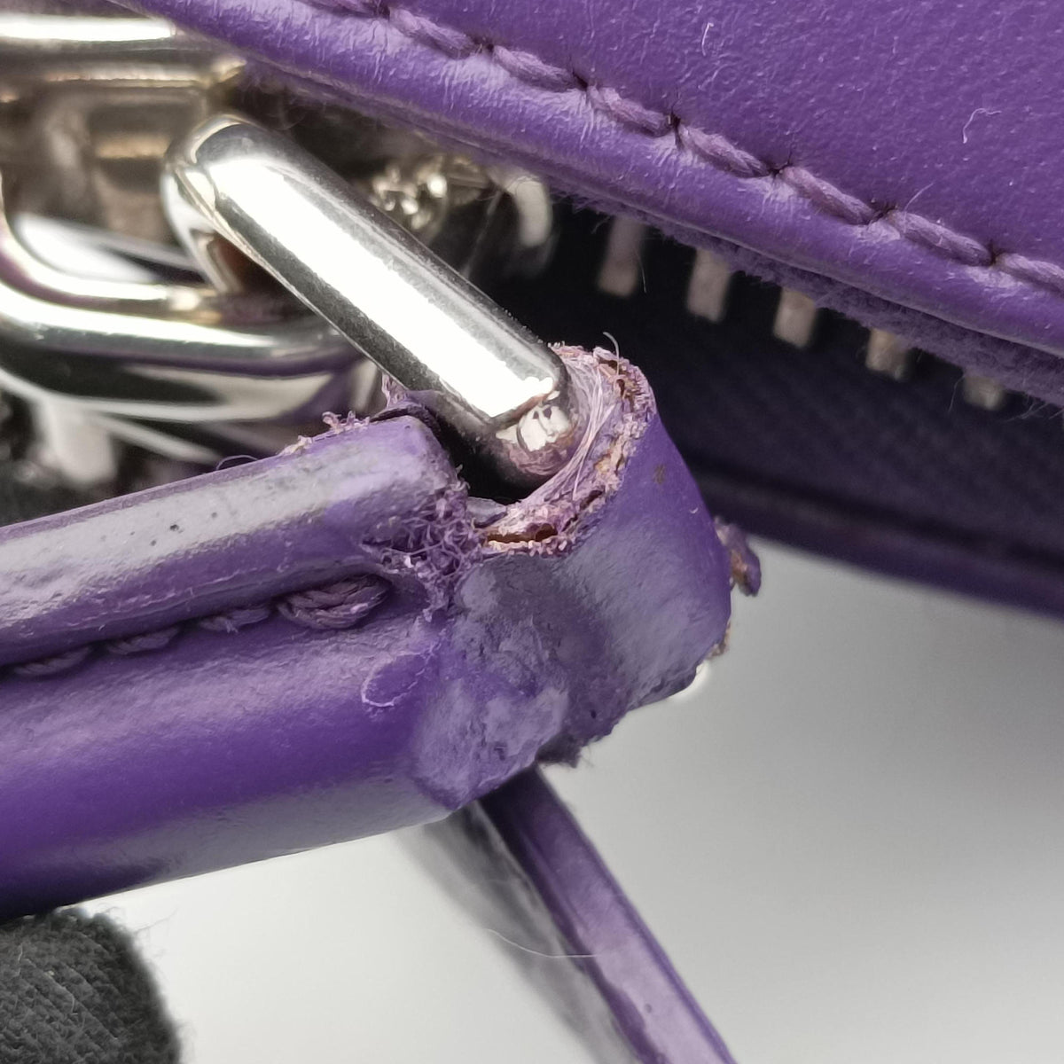 Secondhand Givenchy Antigona Purple Leather  shoulderbag | stylenewstar
