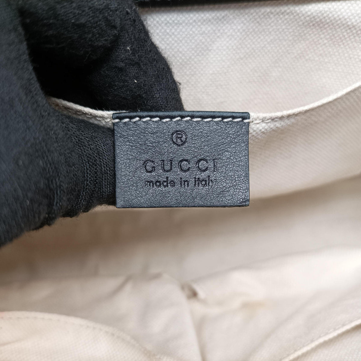 Pre-owned Gucci Emily Black Leather 295402 shoulderbag | stylenewstar