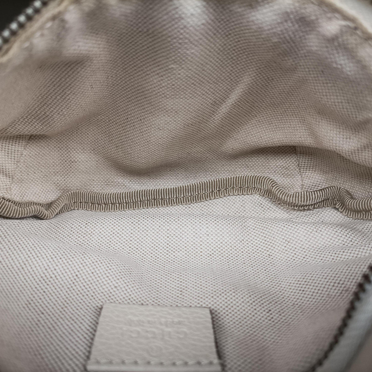 Vintage Gucci Print White Leather 527792 bum bag/waist bag | stylenewstar