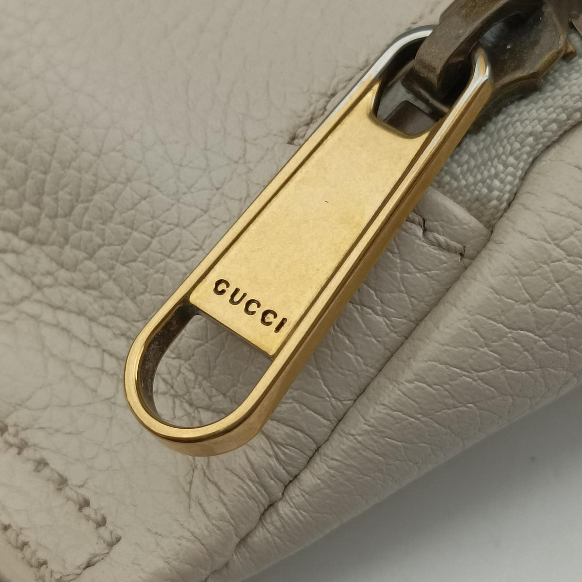Secondhand Gucci Print White Leather 527792 bum bag/waist bag | stylenewstar
