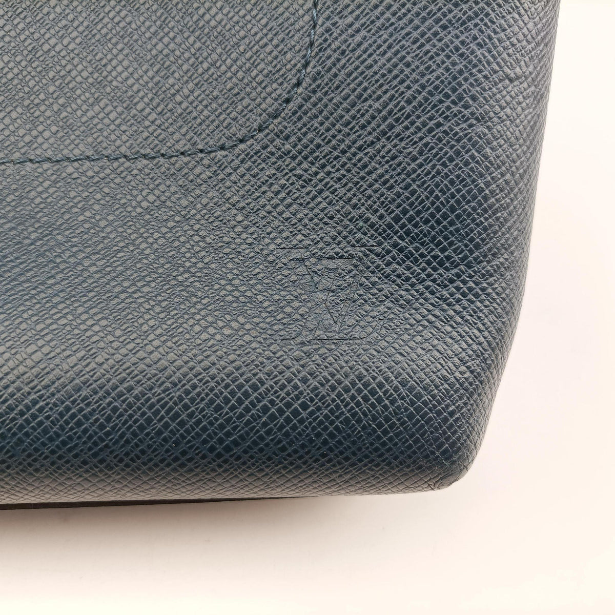 Vintage Louis Vuitton Grigori Ocean Taiga M30213 shoulderbag | stylenewstar